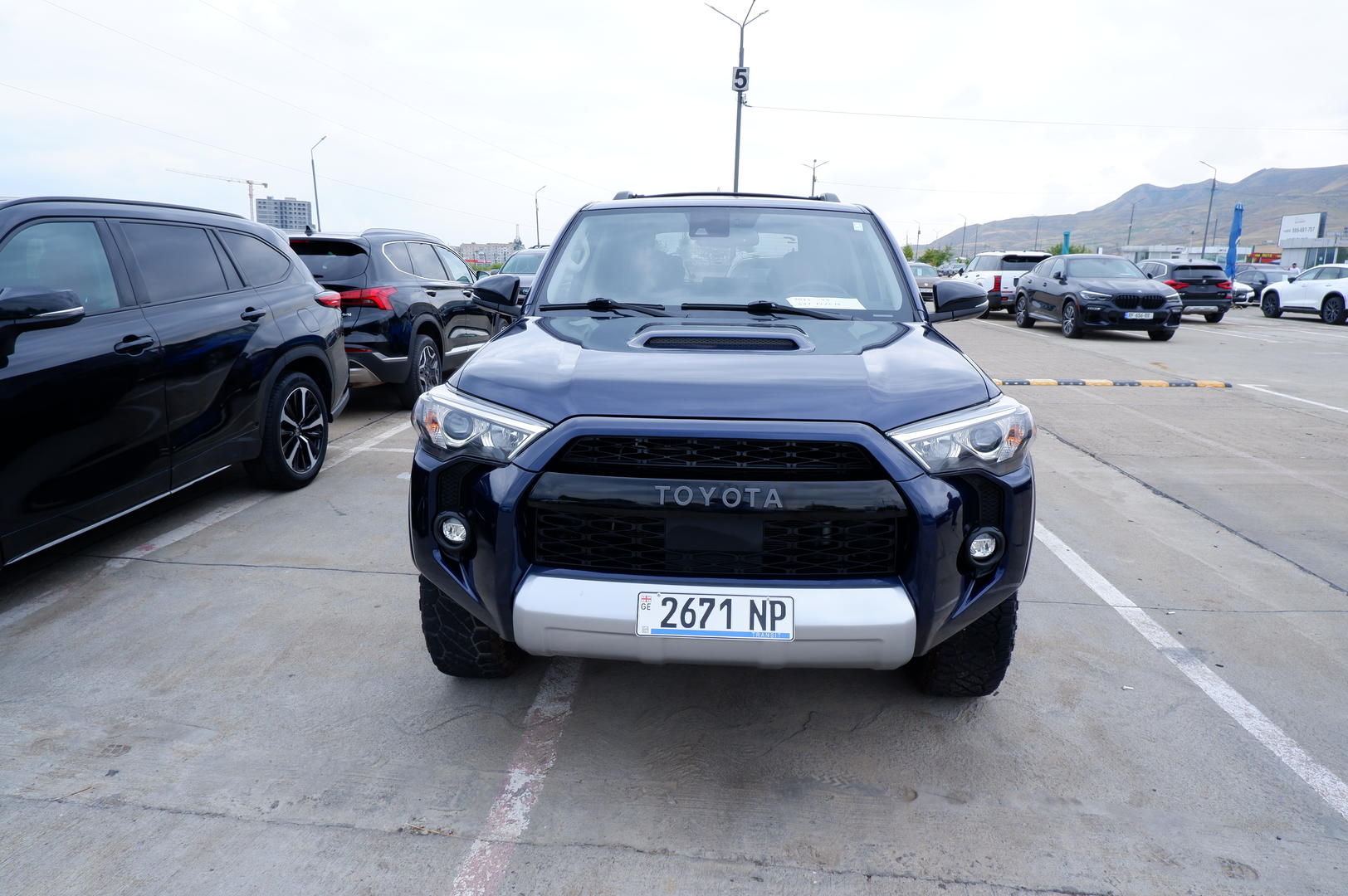 Toyota 4Runner 2023 — photo 2