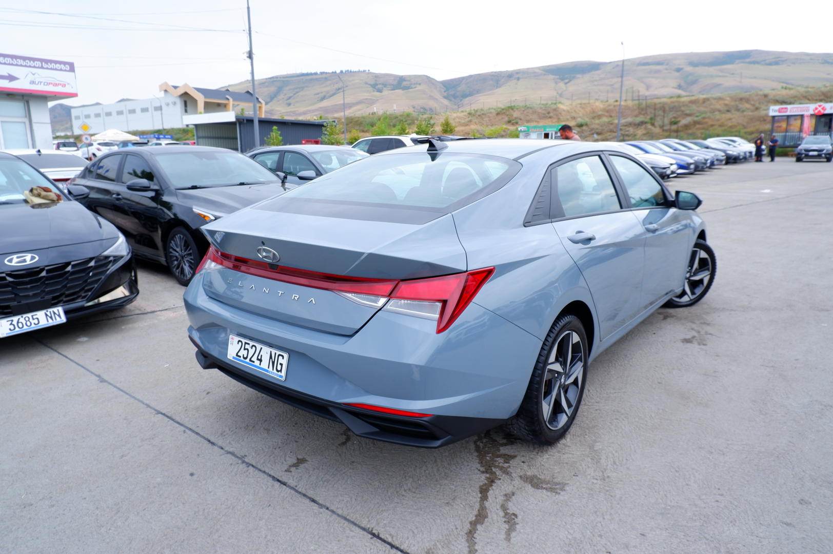 Hyundai Elantra 2022 — photo 2