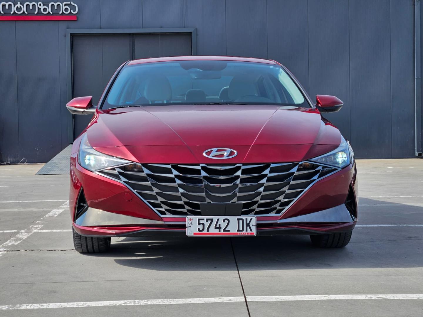 Hyundai Elantra 2023 — photo 2