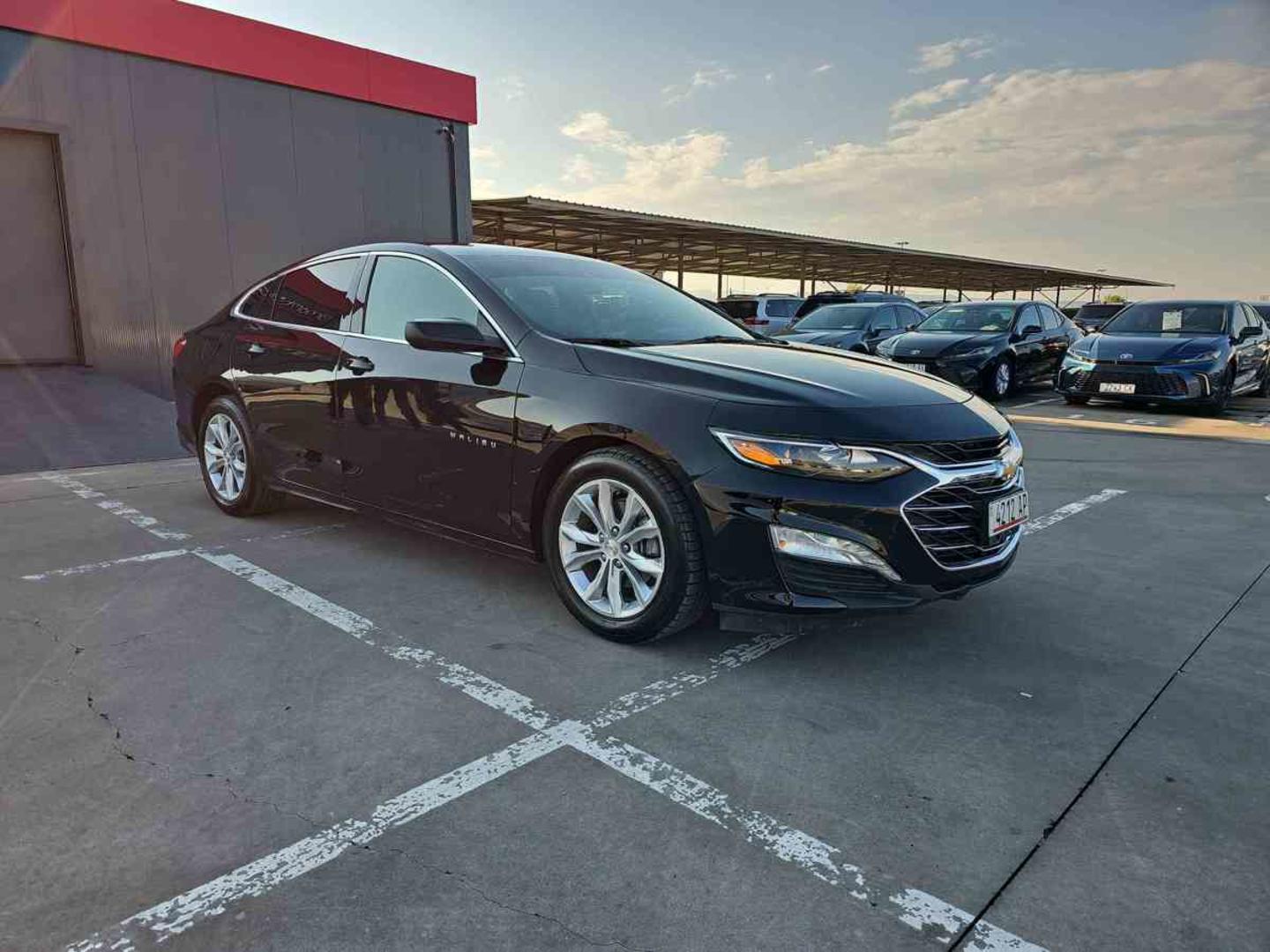Chevrolet Malibu 2023 — photo 2