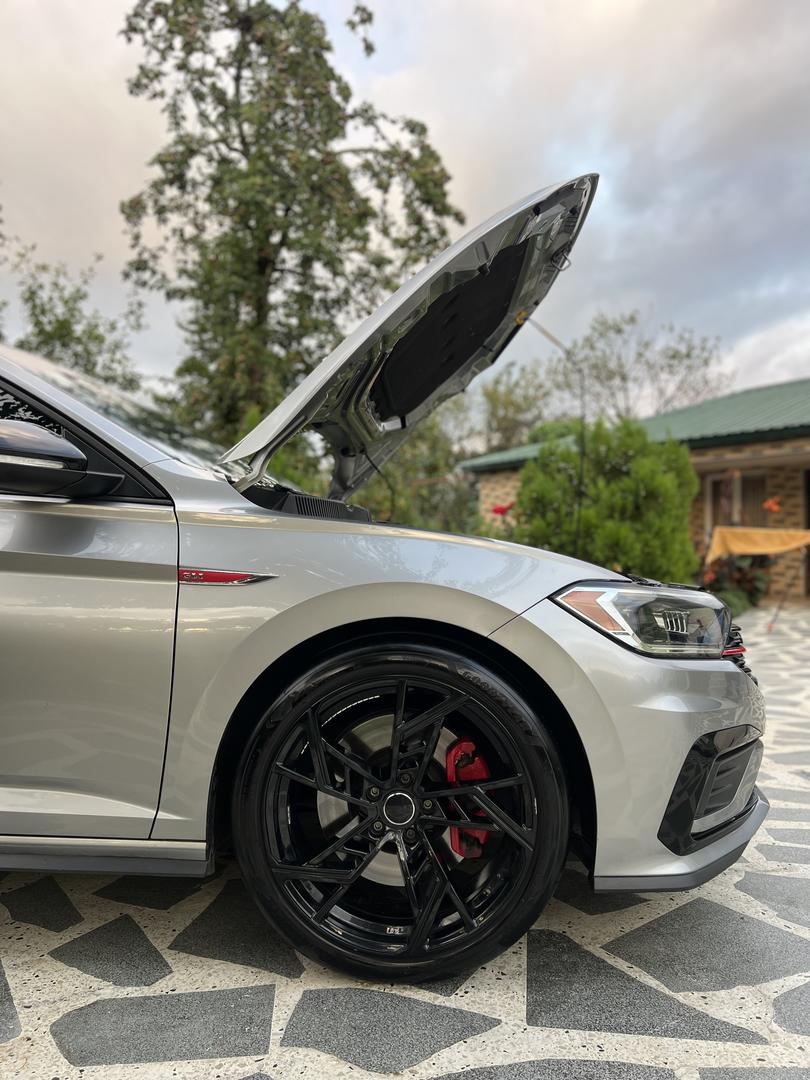 Volkswagen Jetta GLI 2019 — photo 2