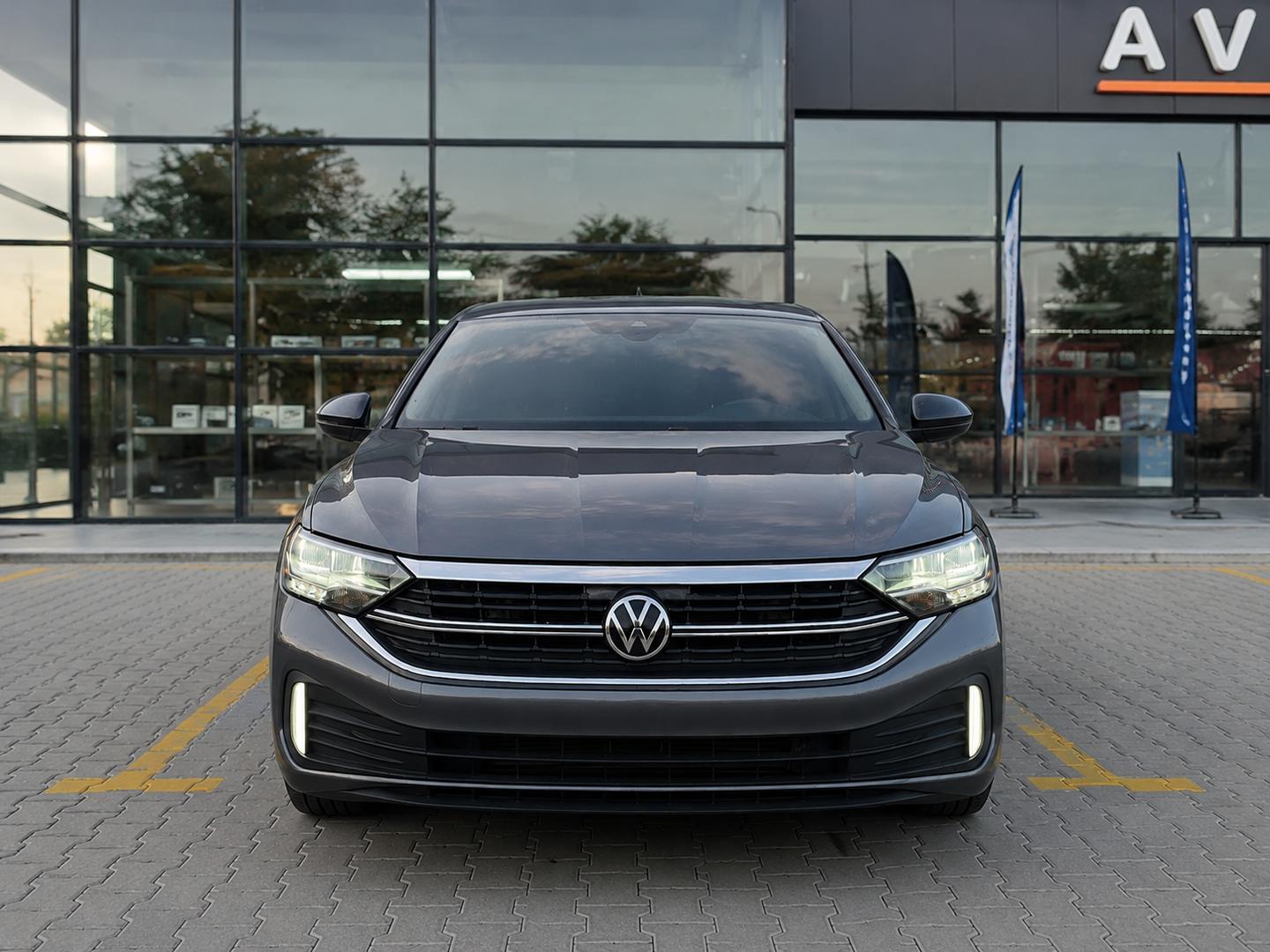 Volkswagen Jetta 2023 — photo 2