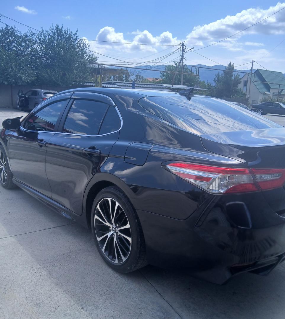 Toyota Camry 2017 — photo 2