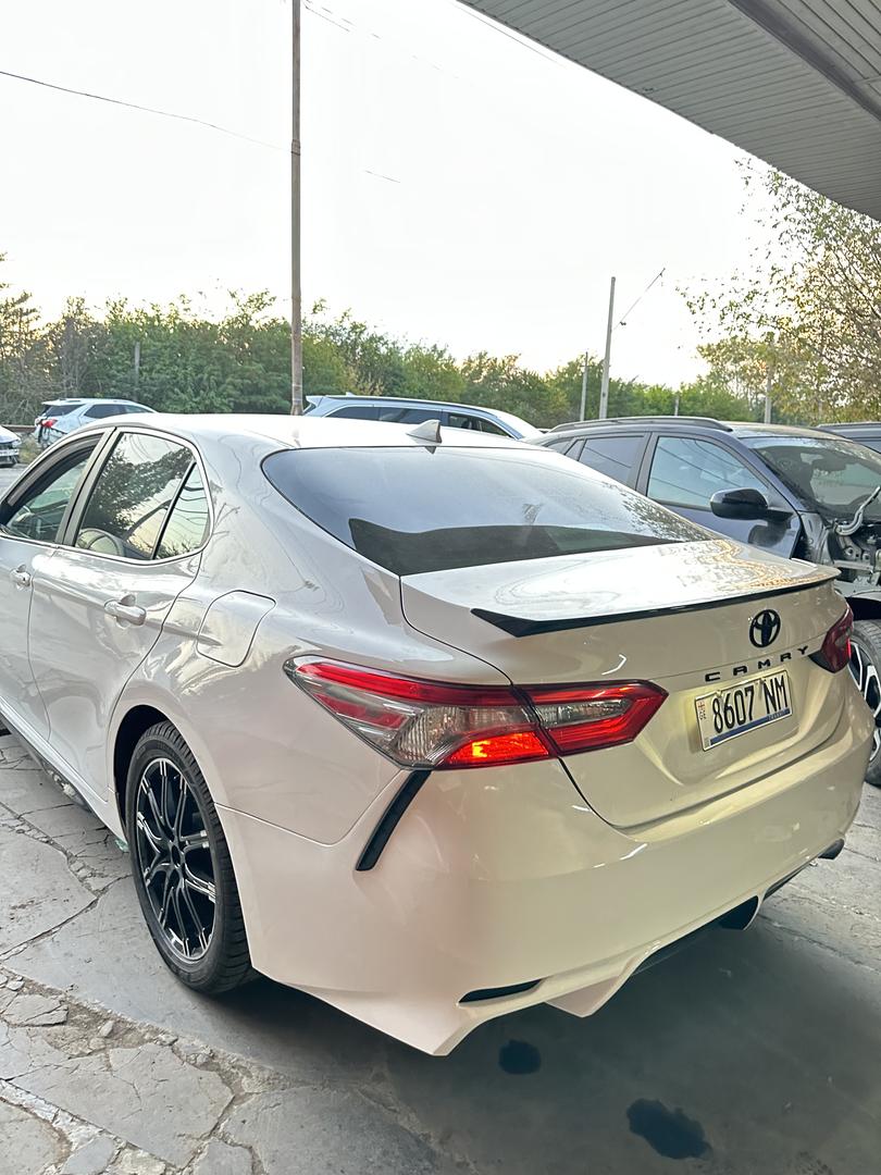 Toyota Camry 2018 — photo 2