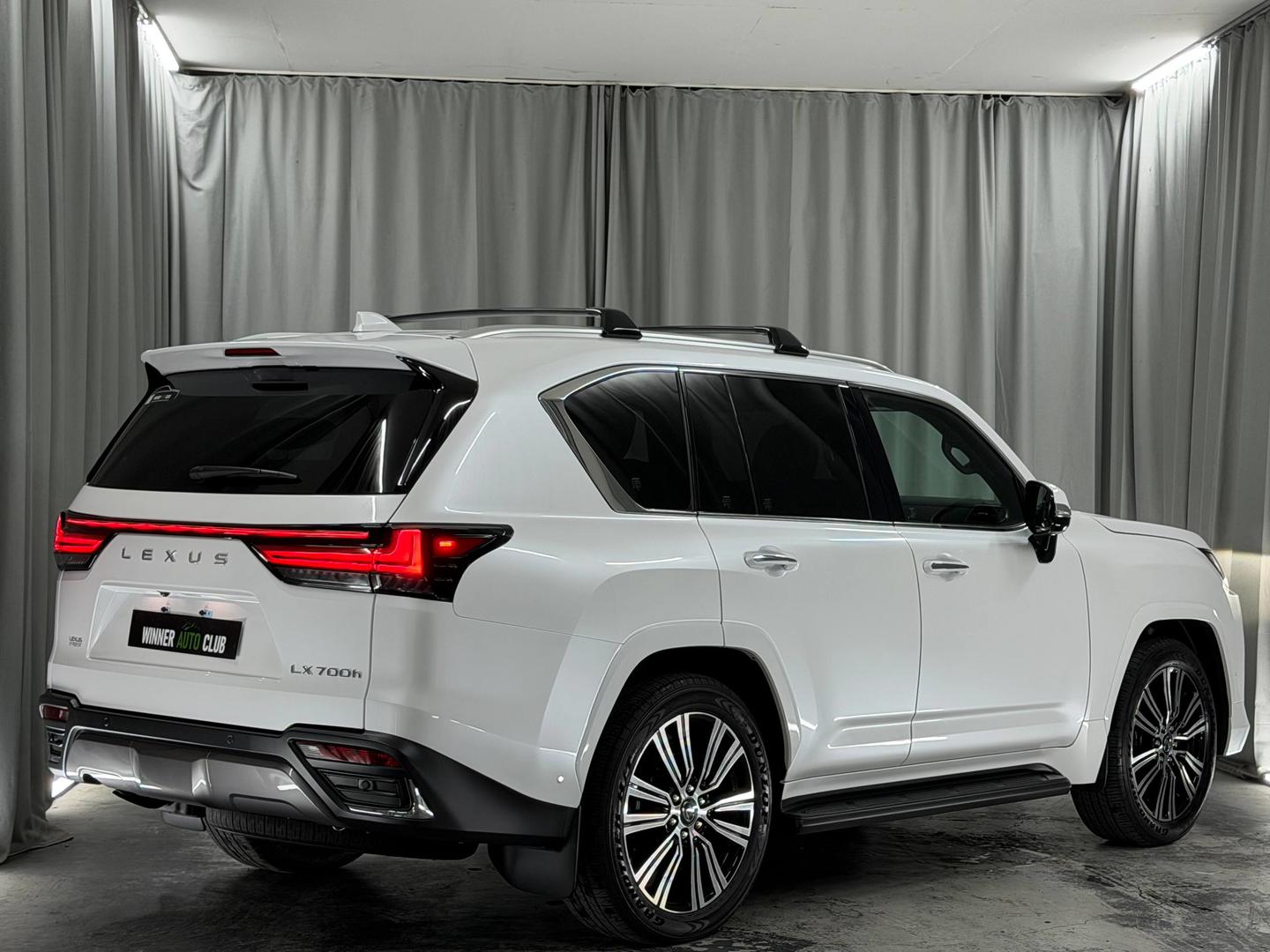 Lexus LX 700h 2026 — photo 2