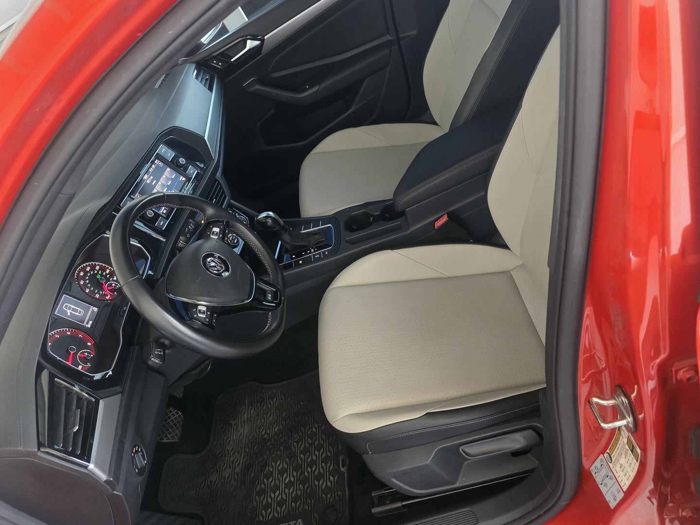 Volkswagen Jetta 2020 — photo 2