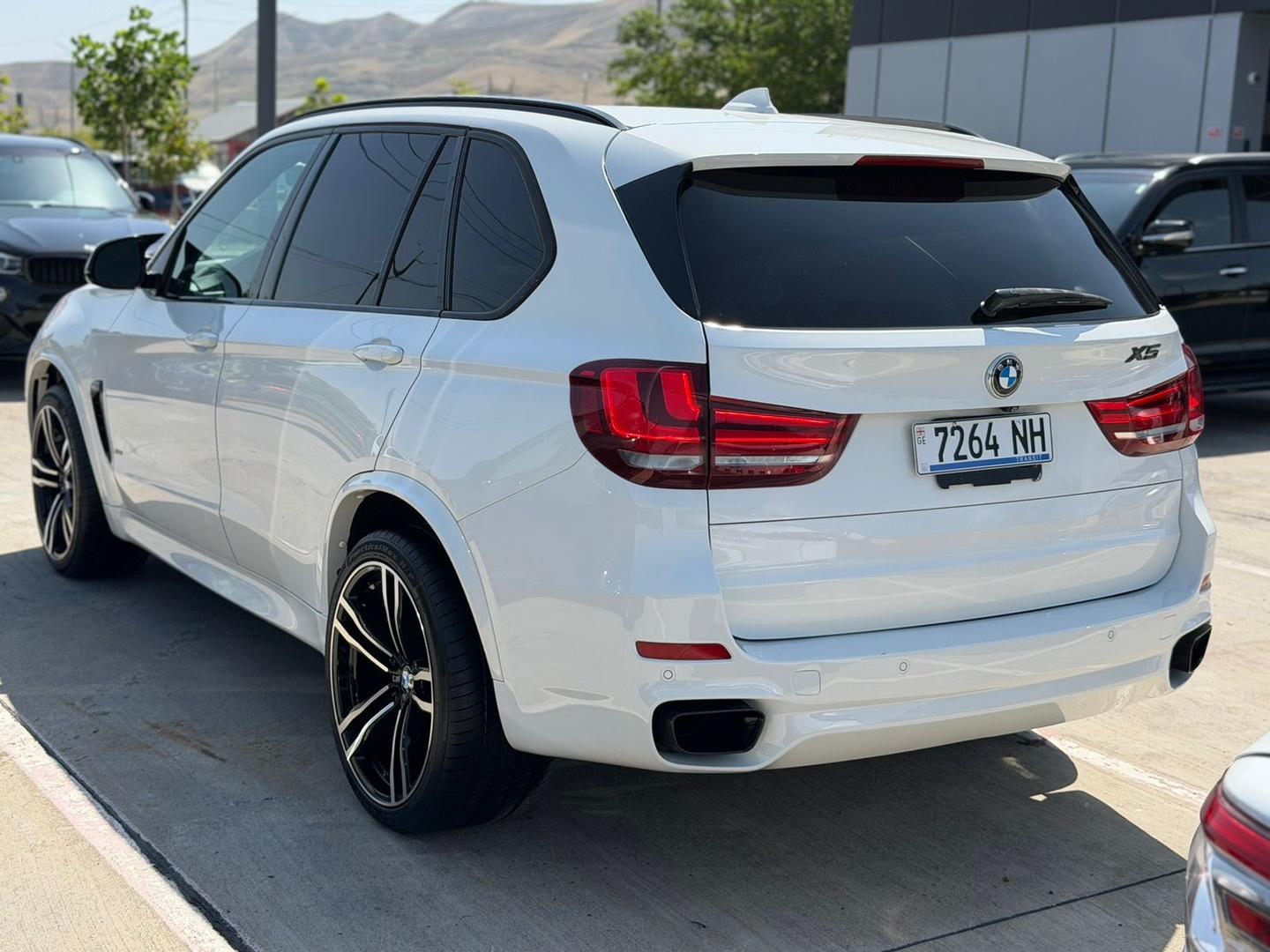 BMW X5 2016 — photo 2
