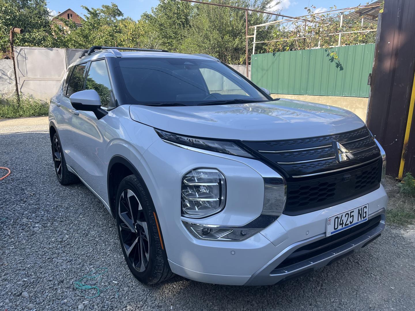 Mitsubishi Outlander 2021 — photo 2