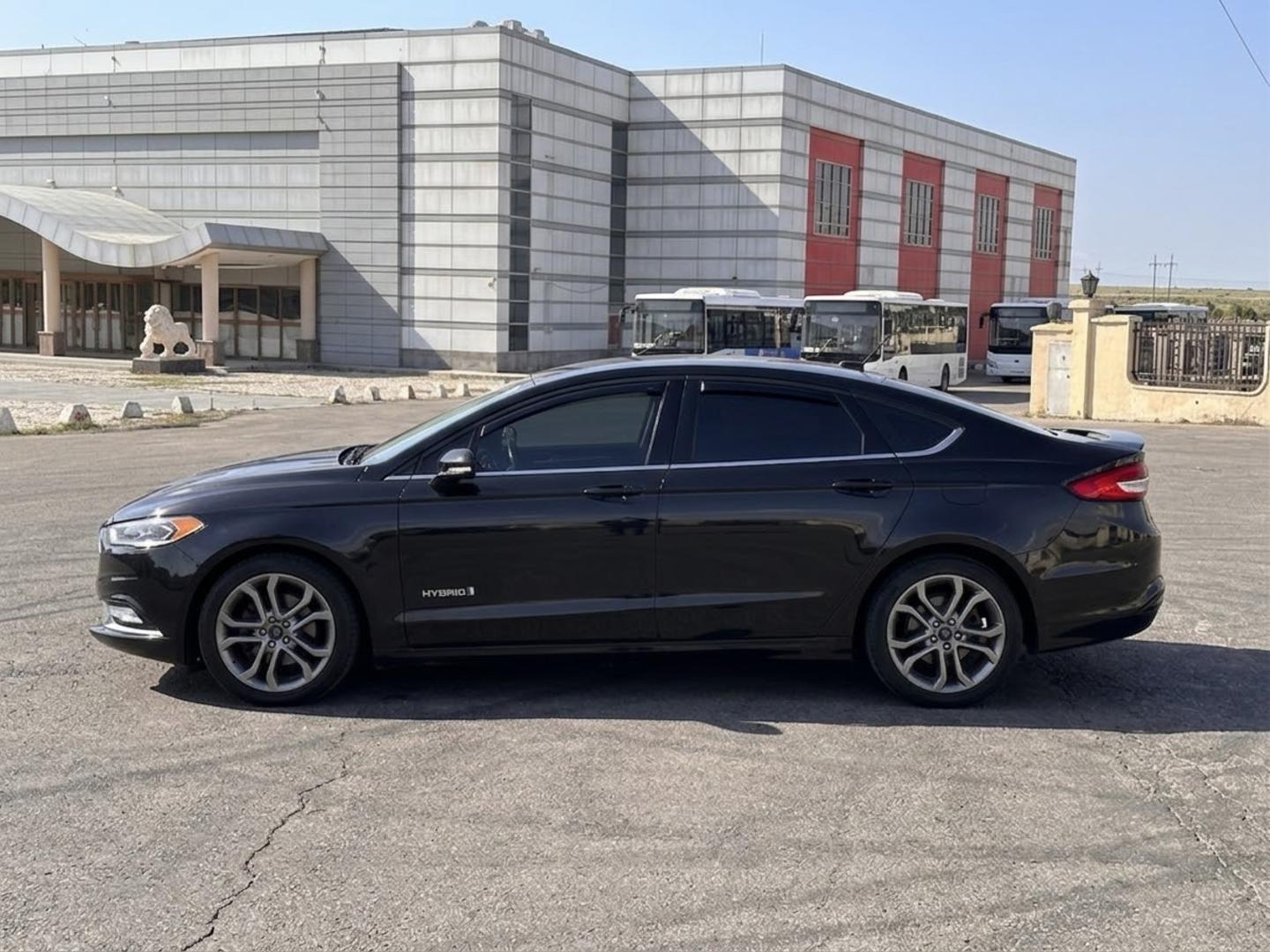 Ford Fusion 2017 — photo 2