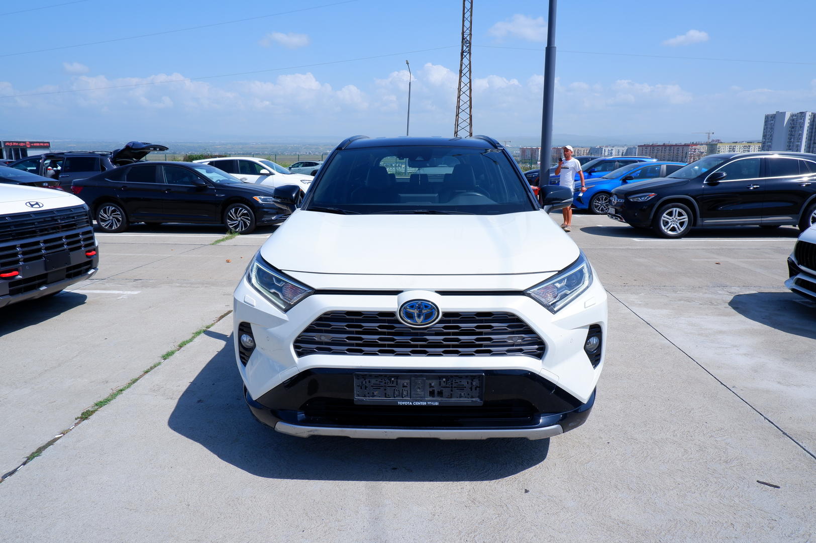 Toyota RAV4 2018 — photo 2