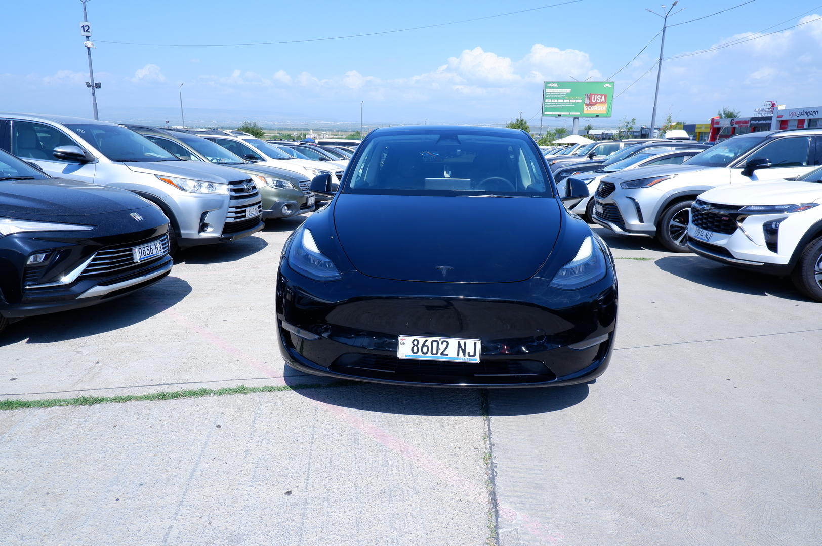 Tesla Model Y 2023 — photo 2