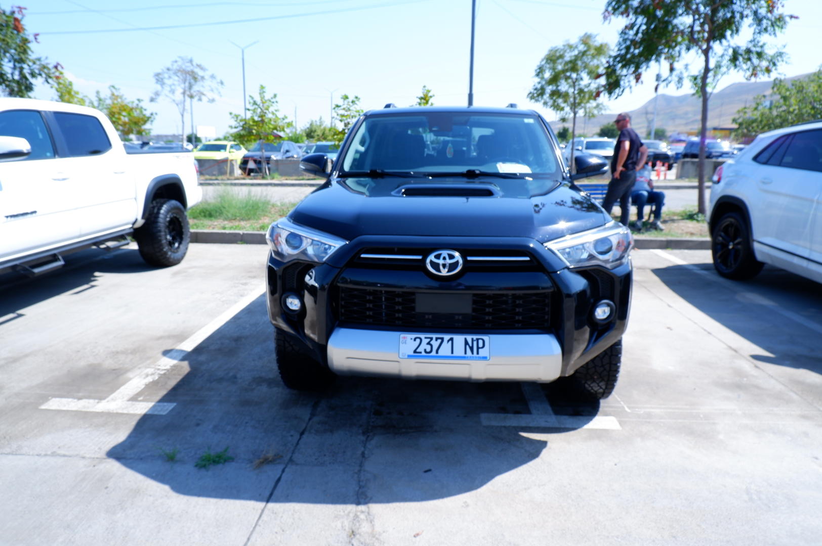 Toyota 4Runner 2023 — photo 2