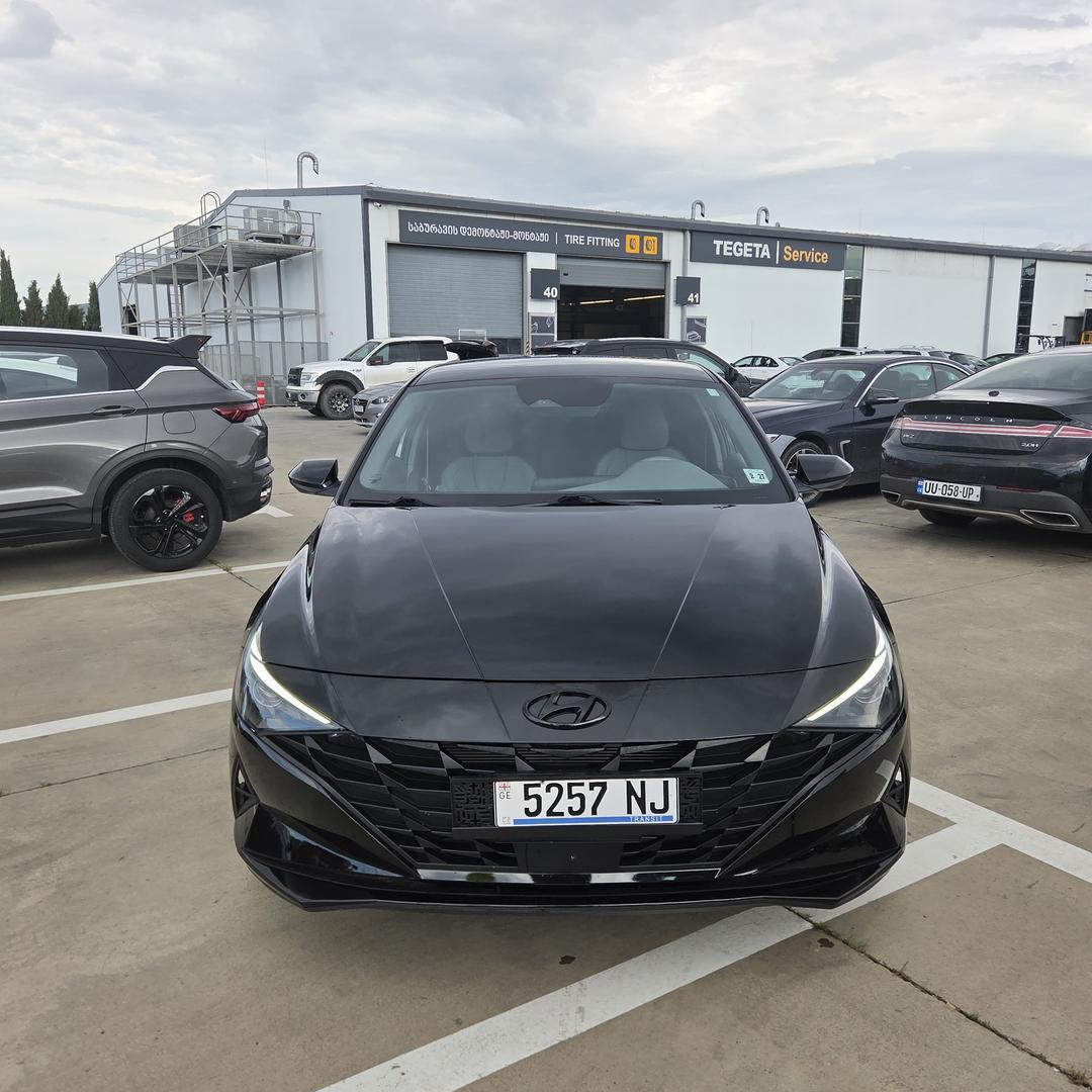 Hyundai Elantra 2022 — photo 2