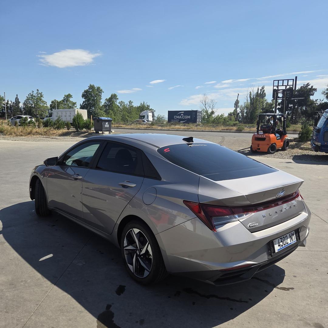 Hyundai Elantra 2023 — photo 2