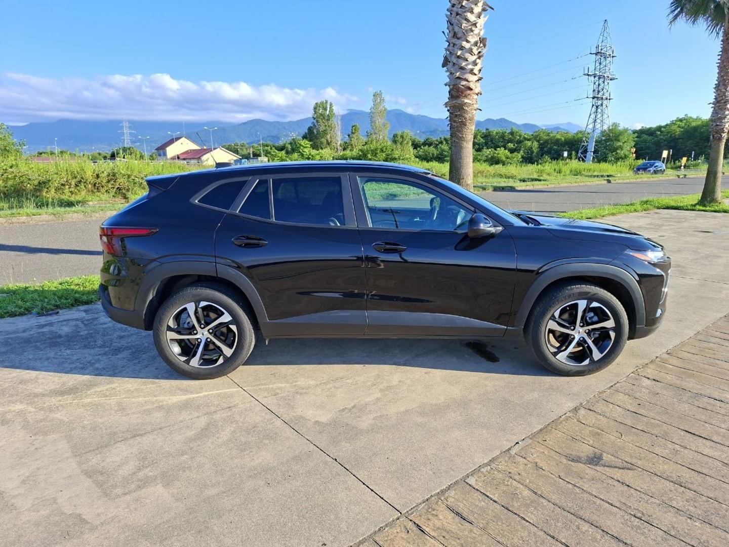 Chevrolet Trax 2023 — photo 2