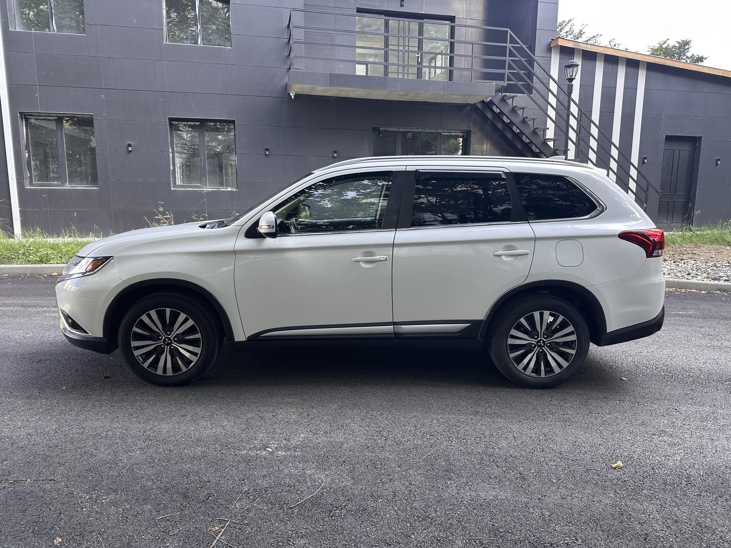 Mitsubishi Outlander 2020 — photo 2