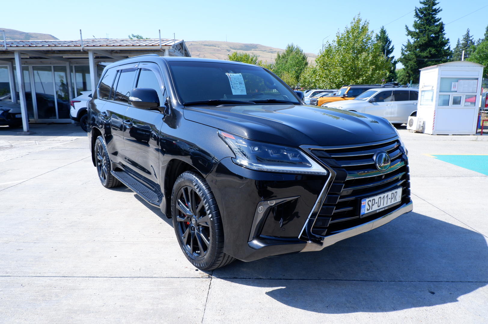 Lexus LX 450 2019 — photo 2
