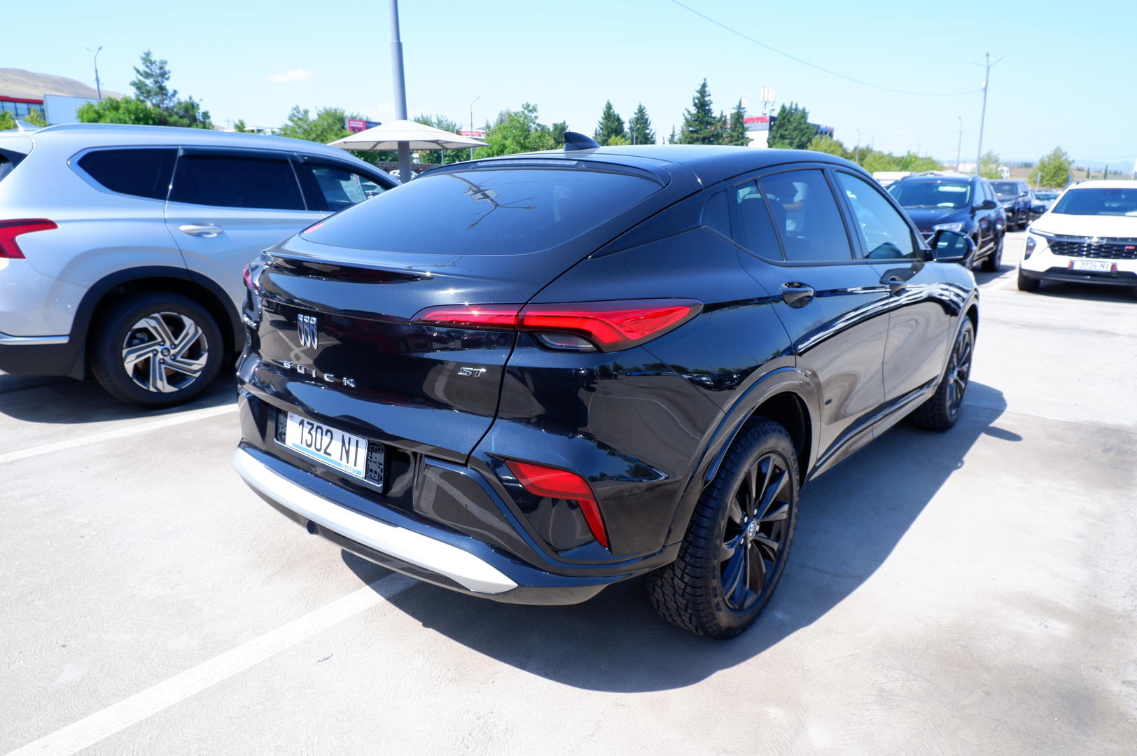 Buick Envista 2023 — photo 2
