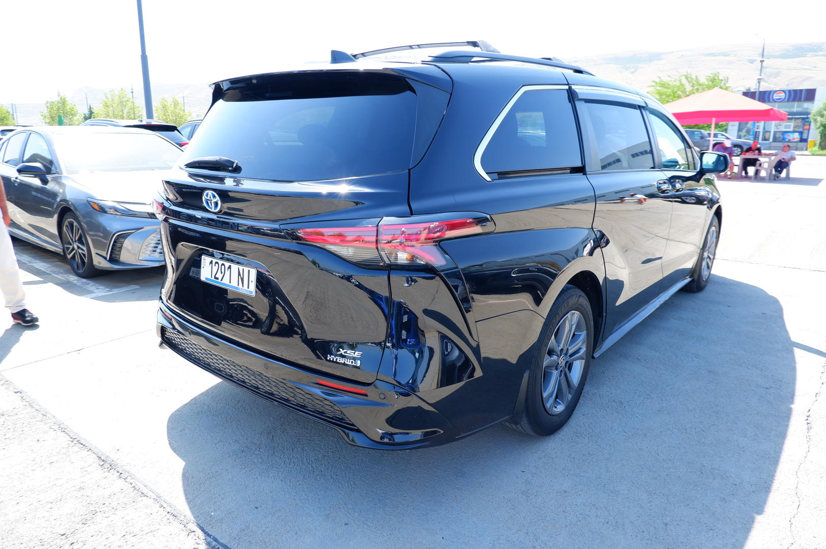 Toyota Sienna 2022 — photo 2