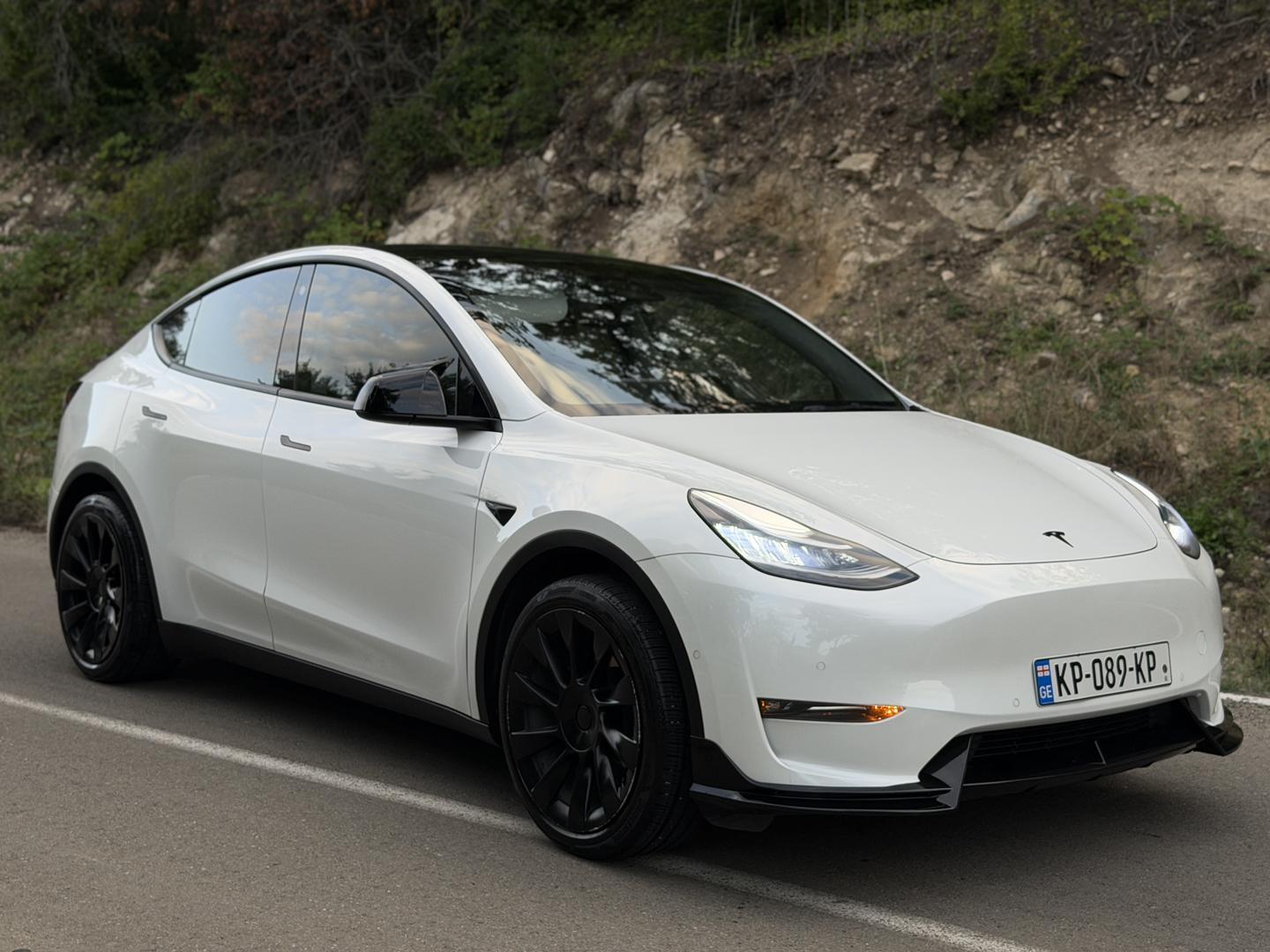 Tesla Model Y 2021 — photo 2