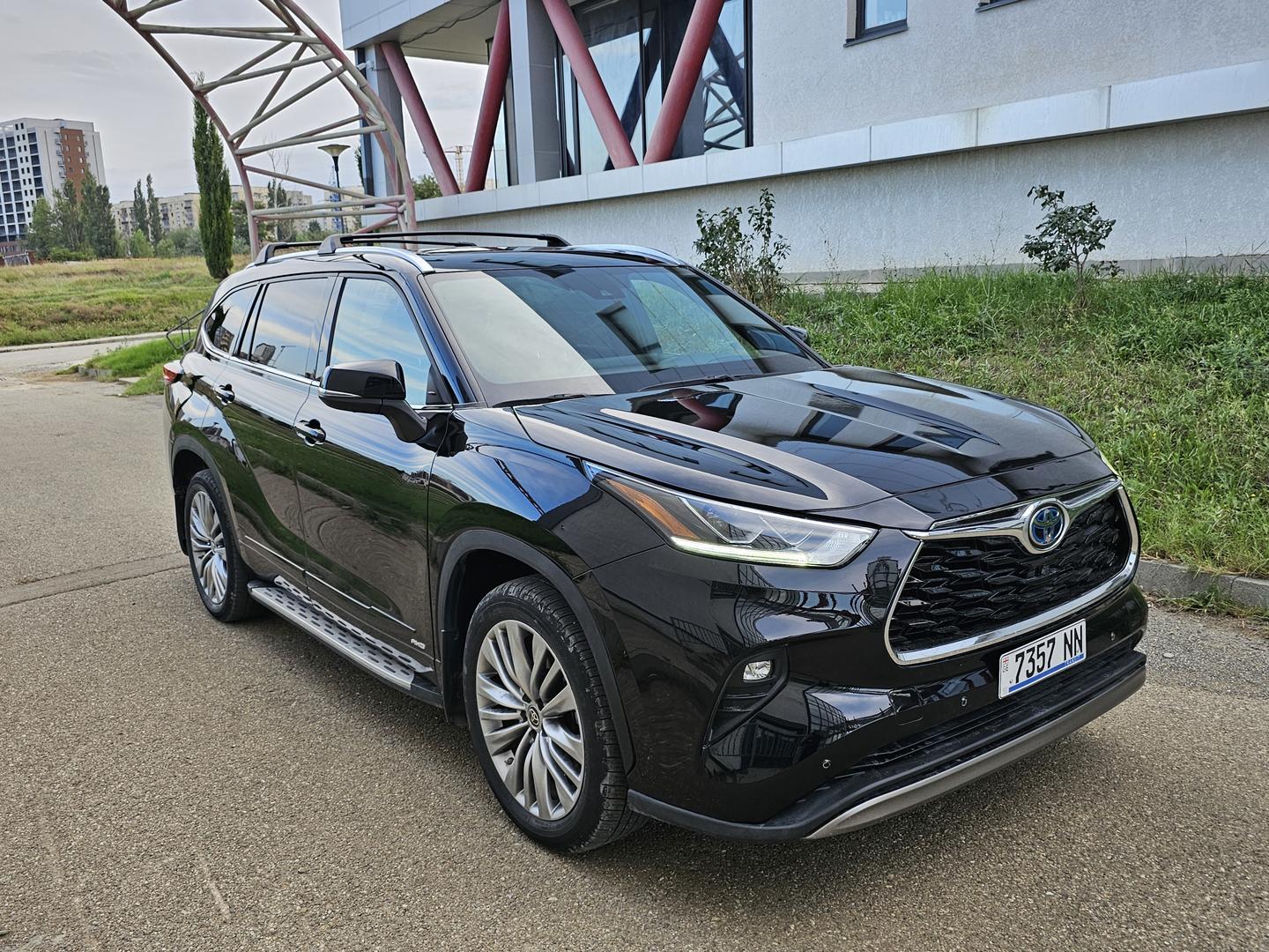 Toyota Highlander 2022 — photo 2