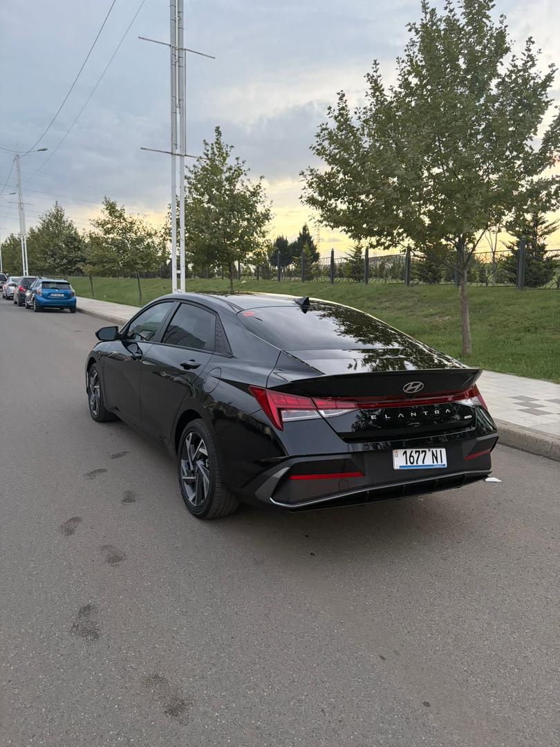 Hyundai Elantra 2025 — photo 2