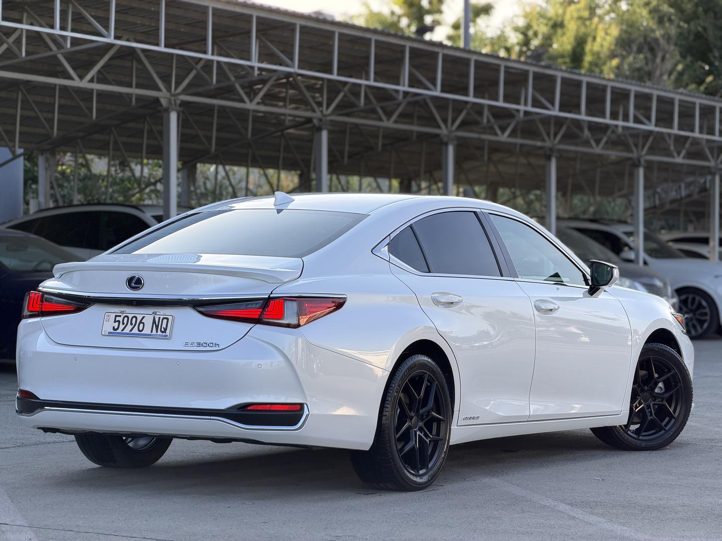 Lexus ES 300 2021 — photo 2