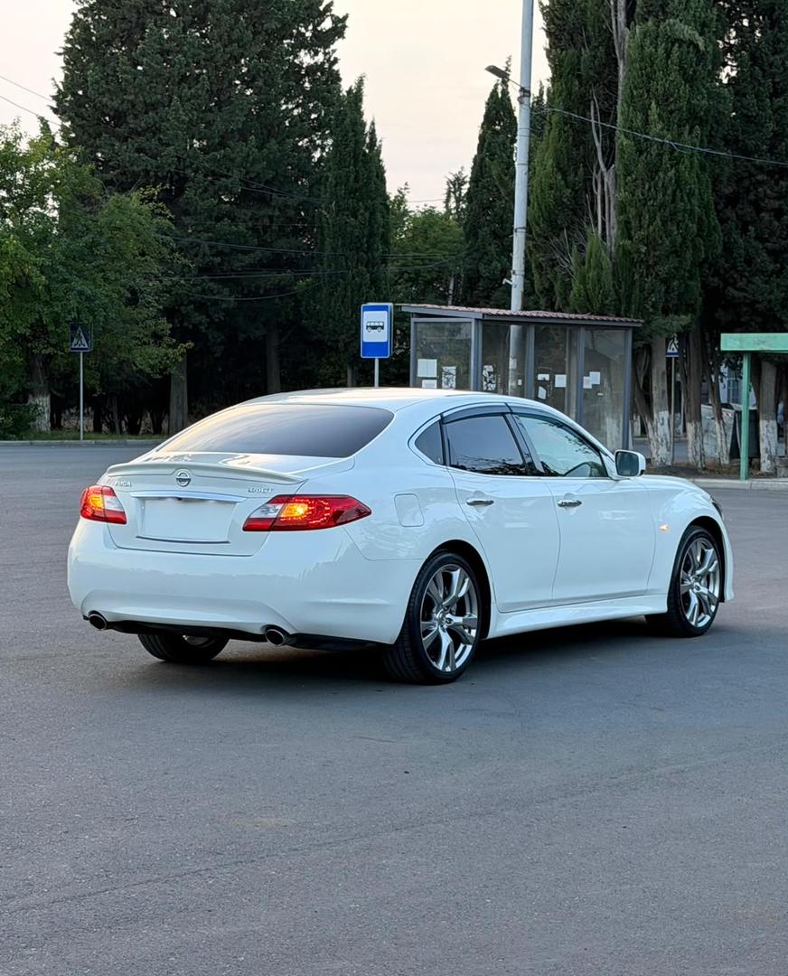 Nissan Fuga 2010 — photo 2