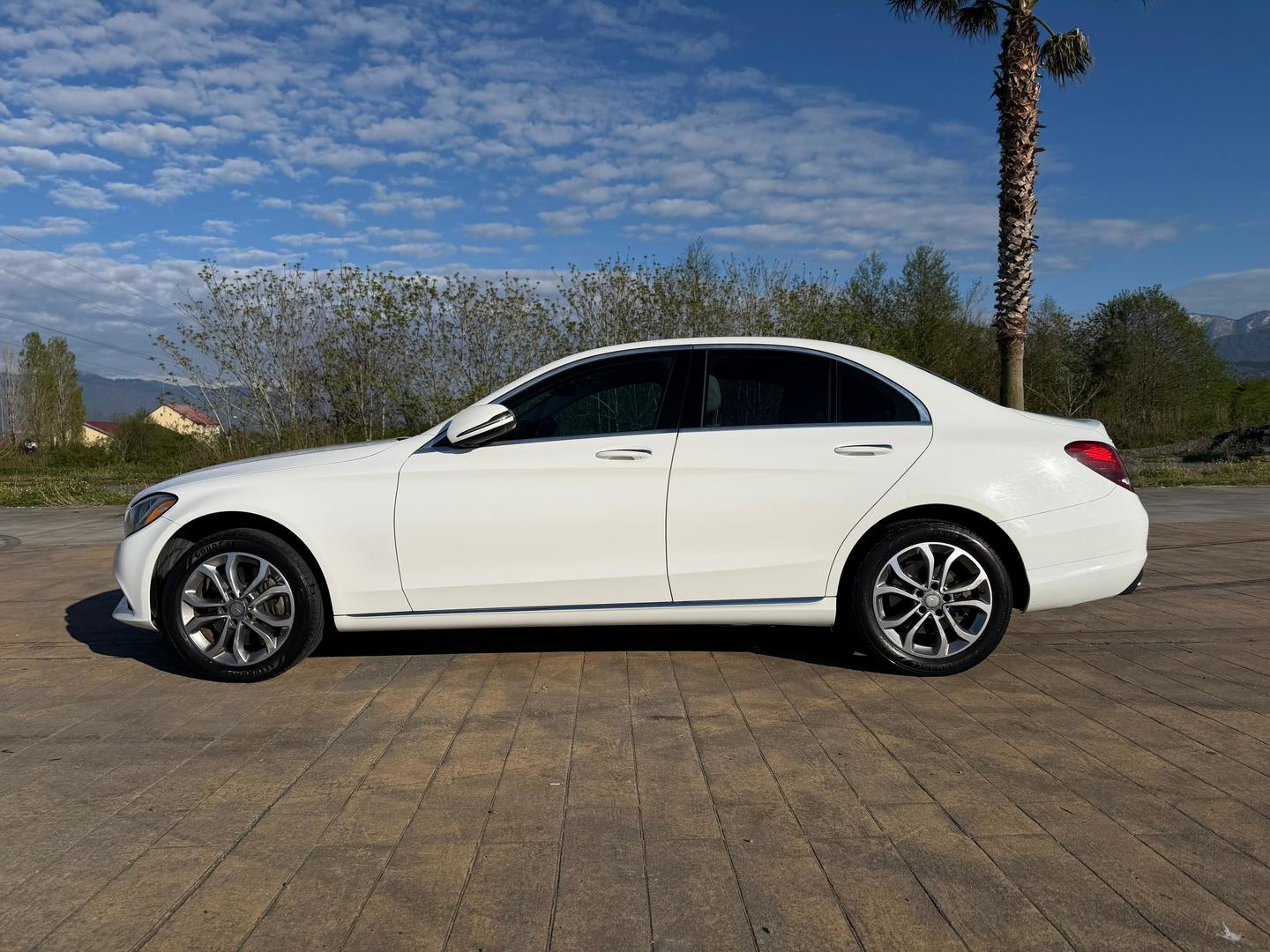 Mercedes-Benz C 300 2027 — photo 2