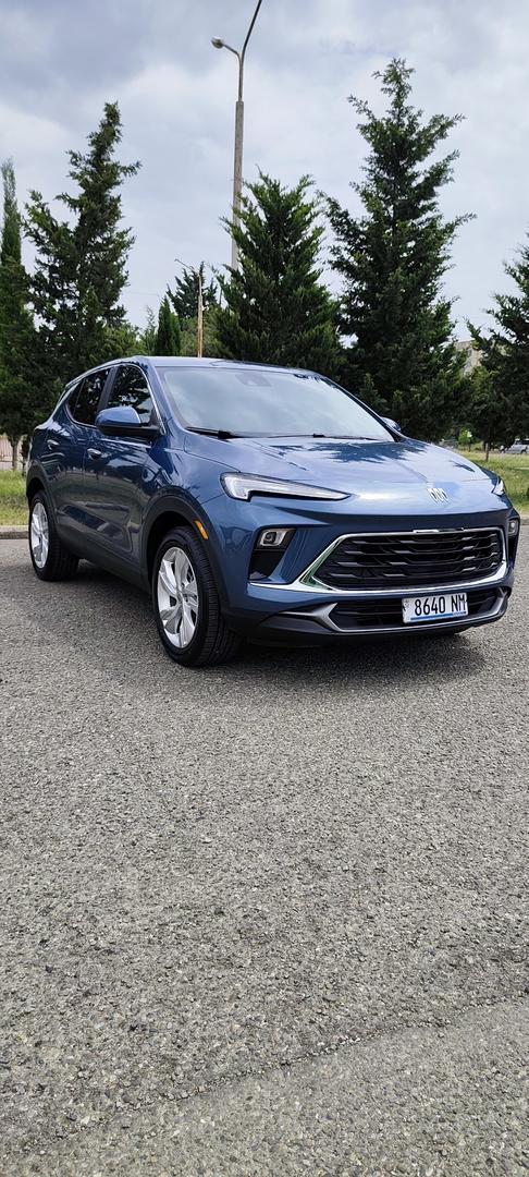 Buick Encore 2023 — photo 2