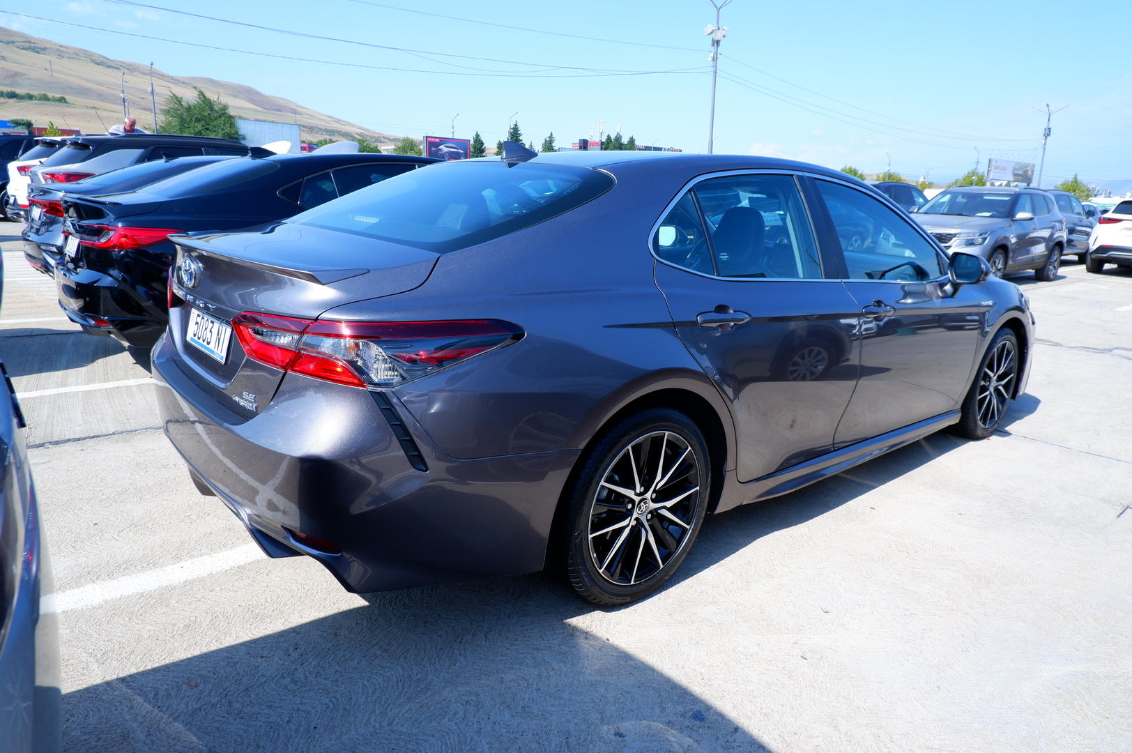 Toyota Camry 2021 — photo 2