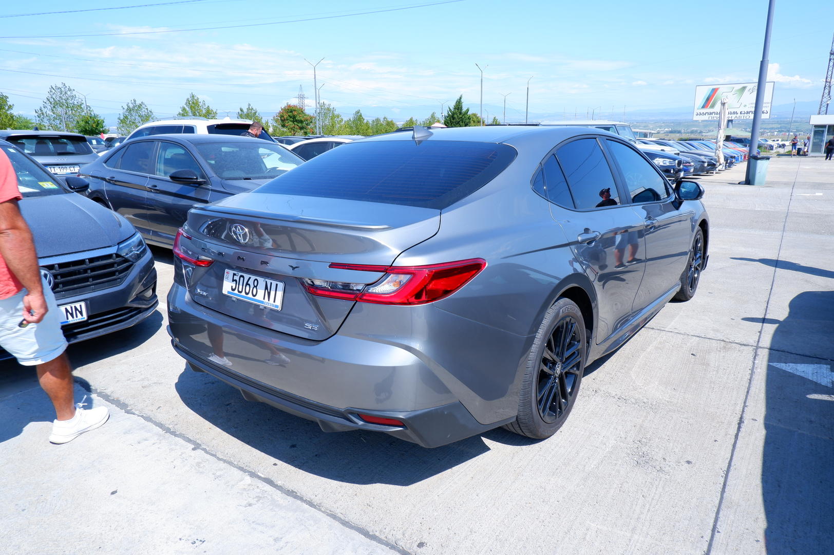 Toyota Camry 2026 — photo 2