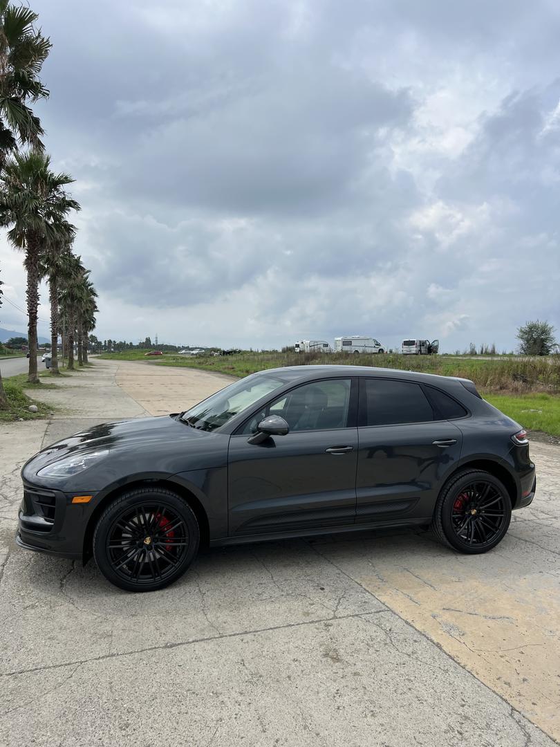Porsche Macan 2026 — photo 2
