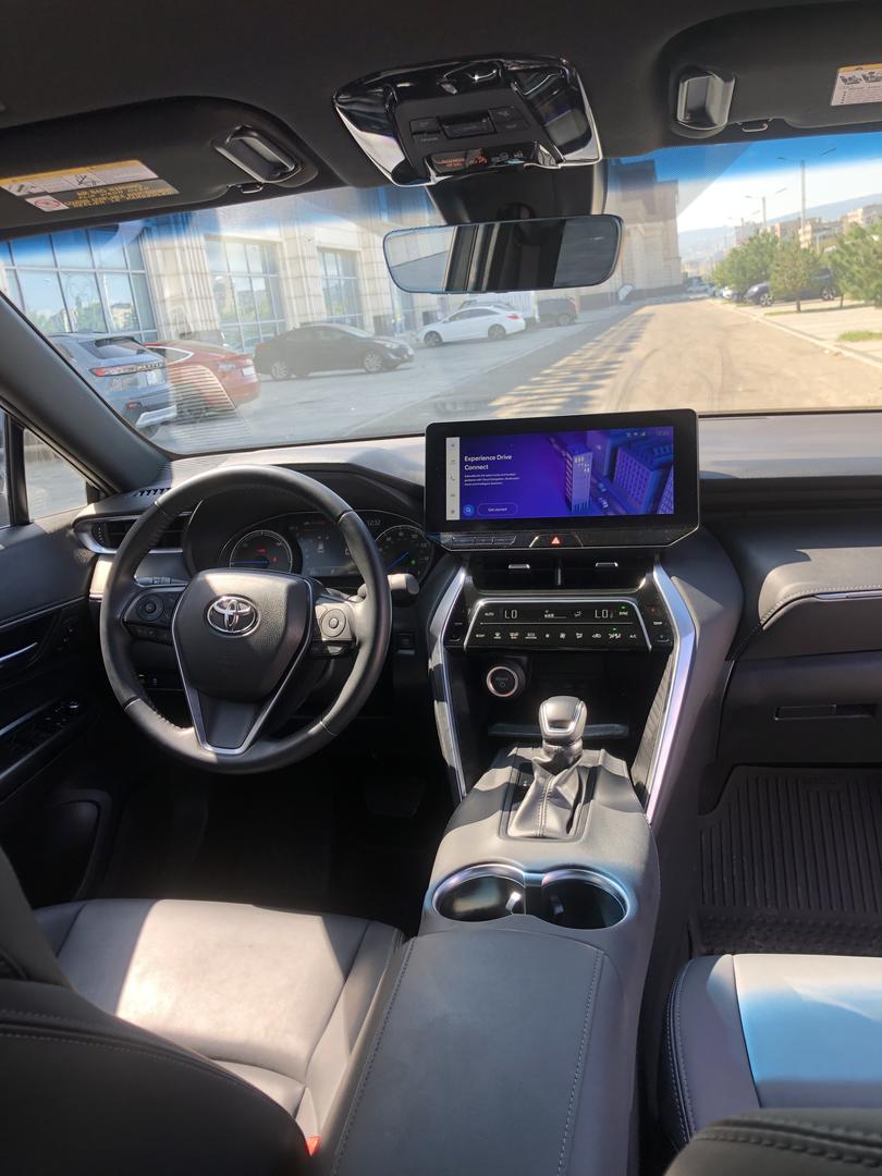 Toyota Venza 2023 — photo 2