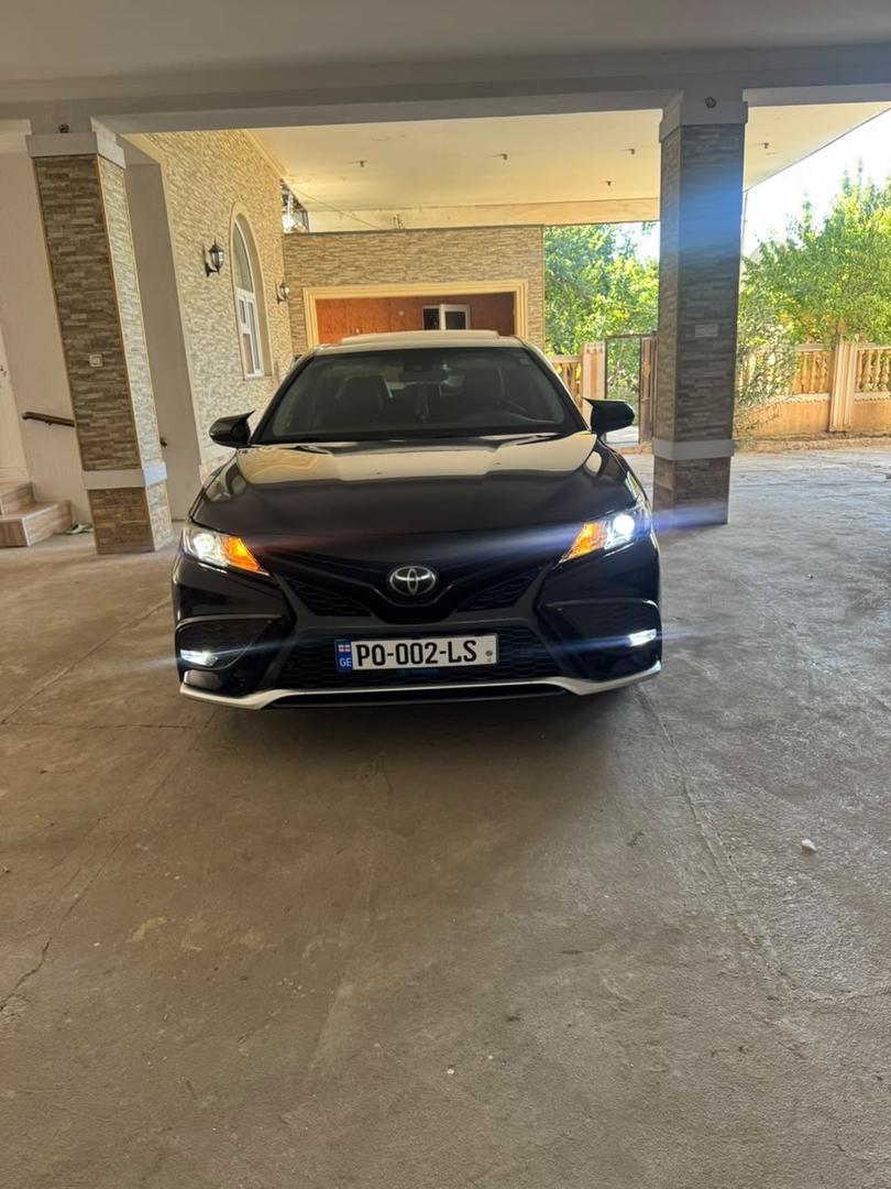 Toyota Camry 2018 — photo 2