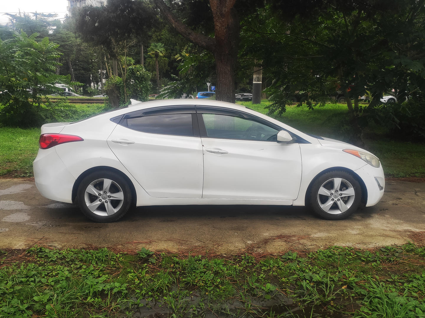 Hyundai Elantra 2013 — photo 2