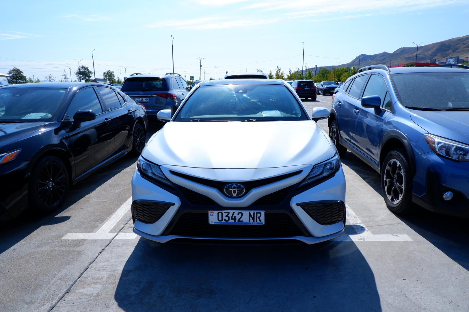 Toyota Camry 2023 — photo 2