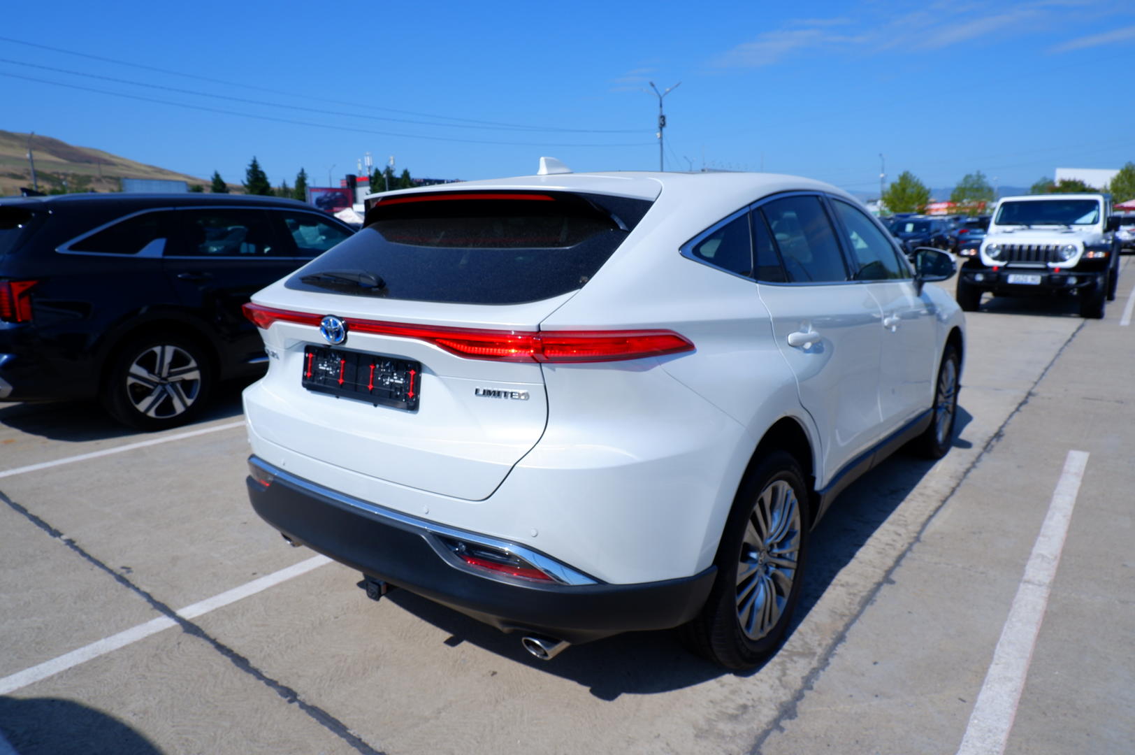 Toyota Venza 2023 — photo 2
