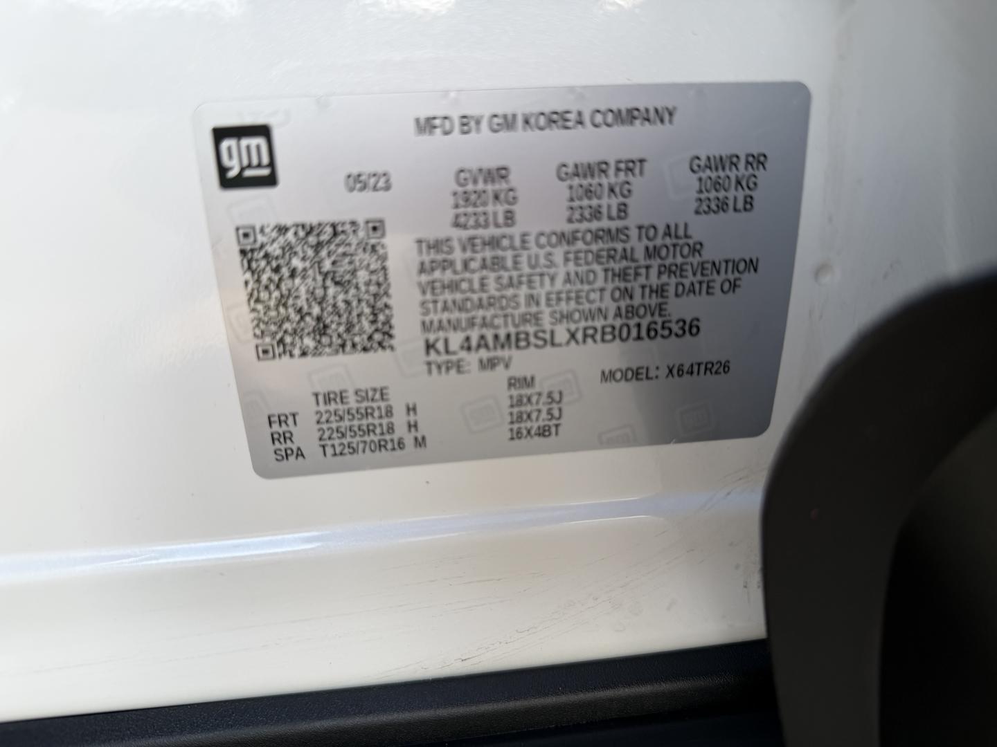Buick Encore 2023 — photo 2