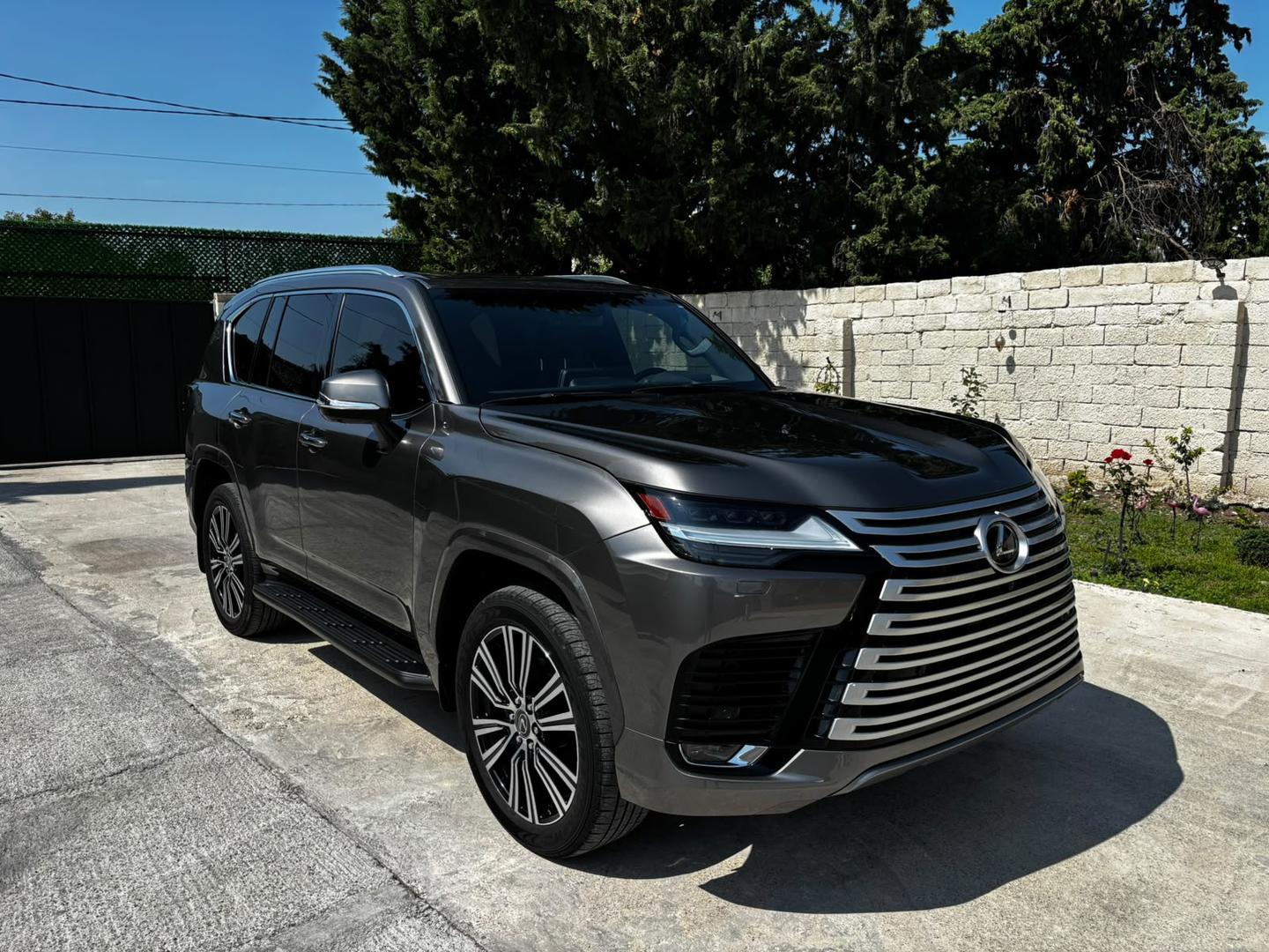 Lexus LX600 2024 — photo 2