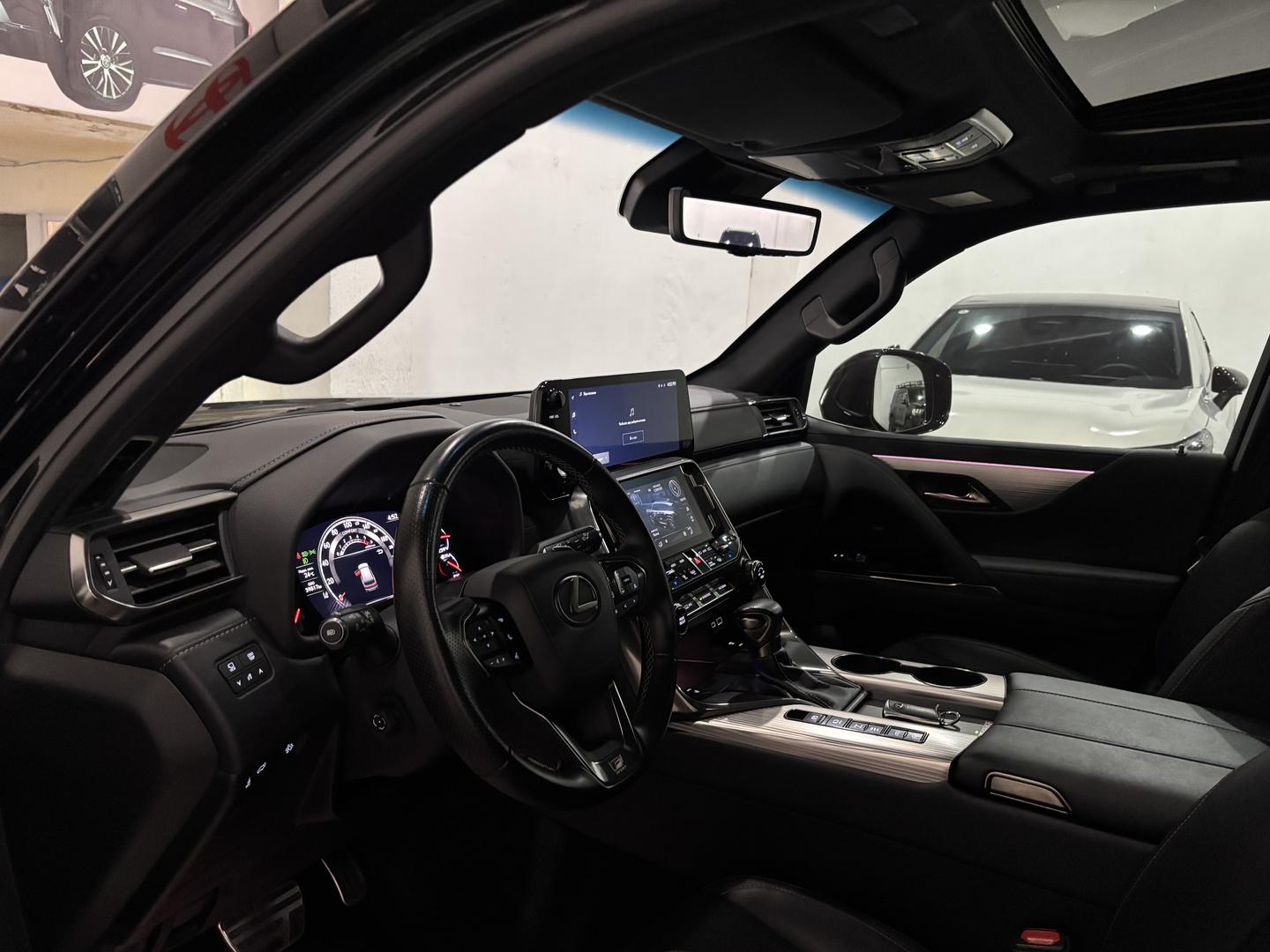 Lexus LX 500 2024 — photo 2