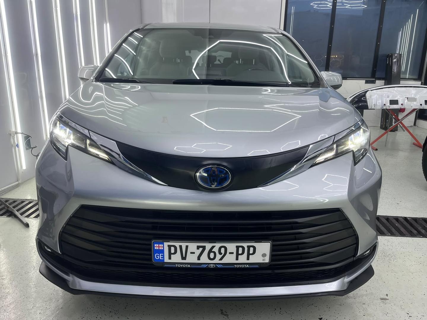 Toyota Sienna 2022 — photo 2