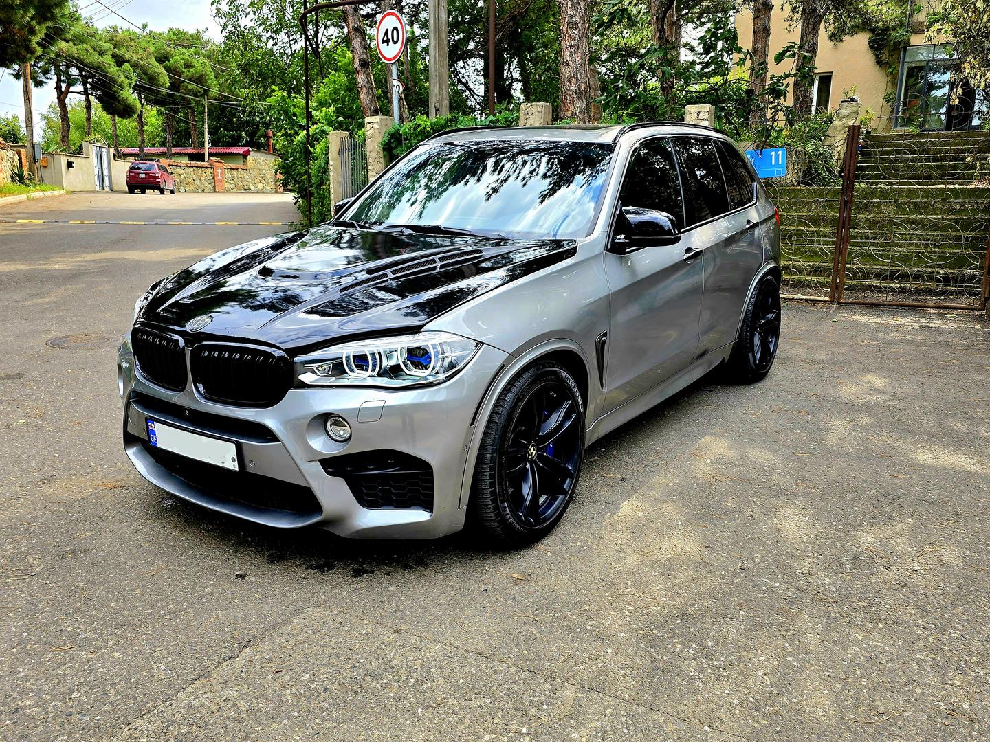 BMW X5 M 2018 — photo 2