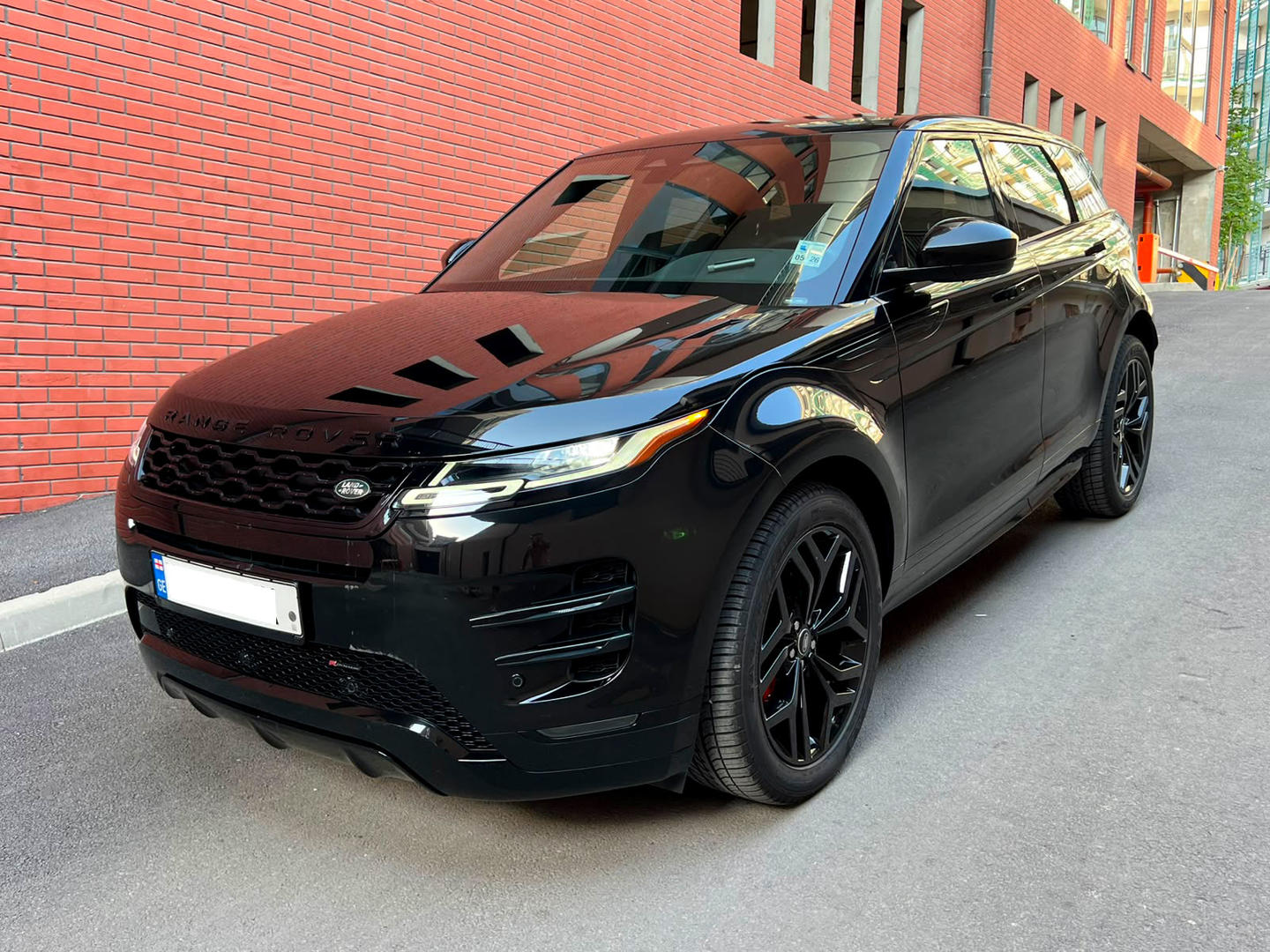 Land Rover Range Rover Evoque 2023 — photo 2