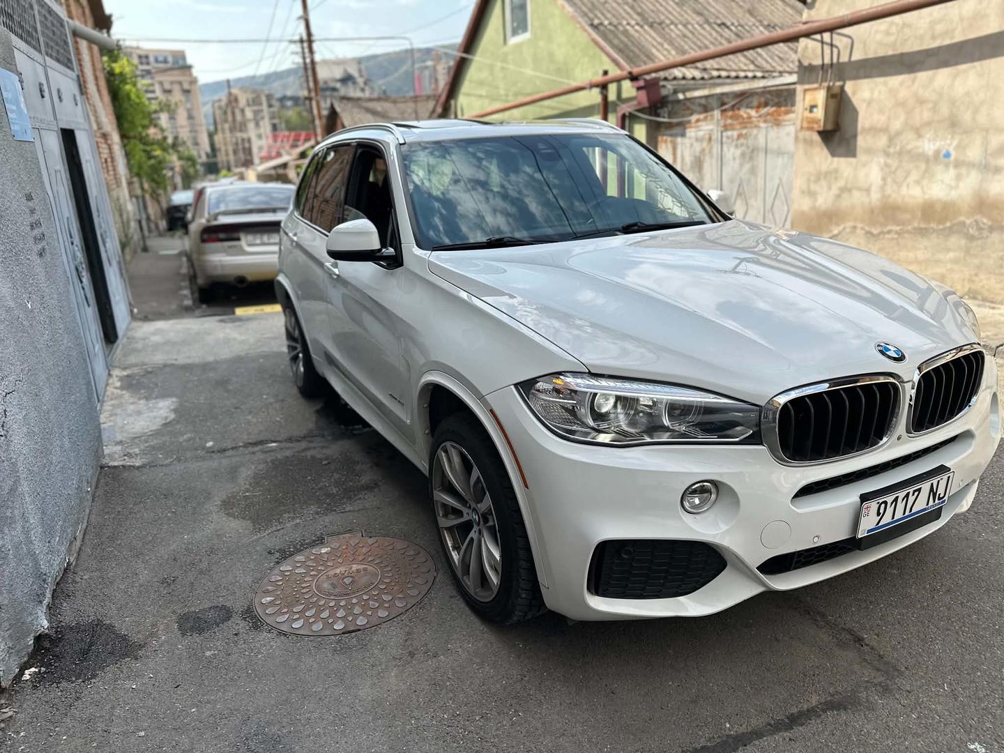 BMW X5 2017 — photo 2