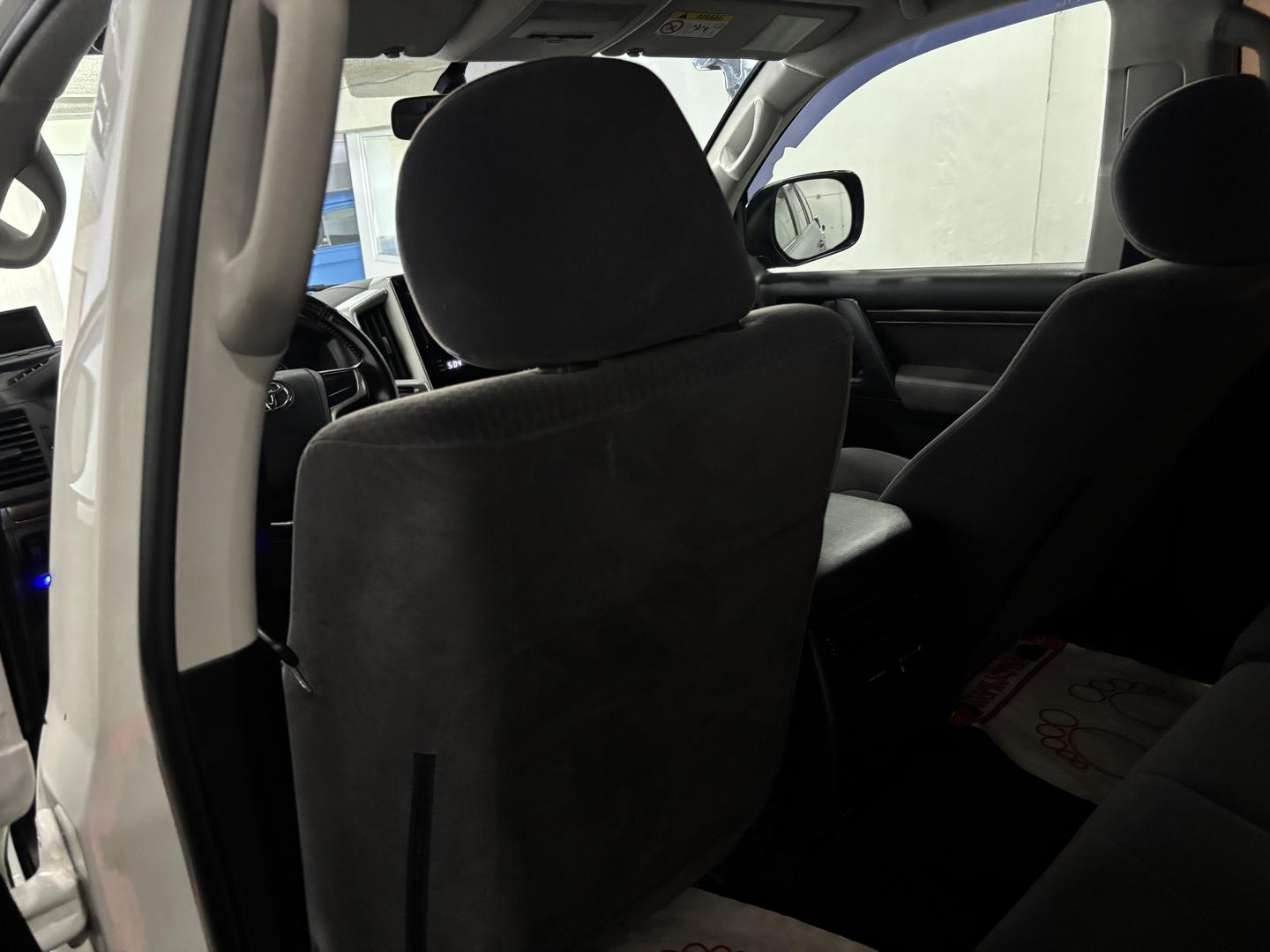 Toyota Land Cruiser 200 2018 — photo 2