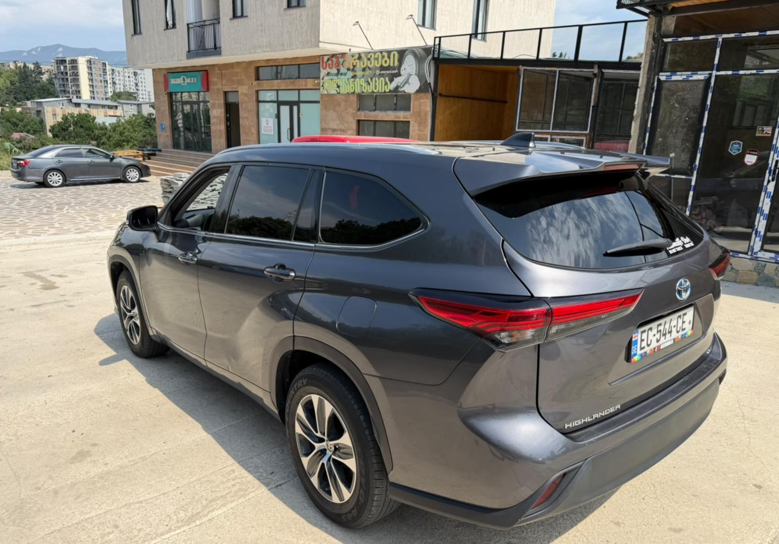 Toyota Highlander 2021 — photo 2