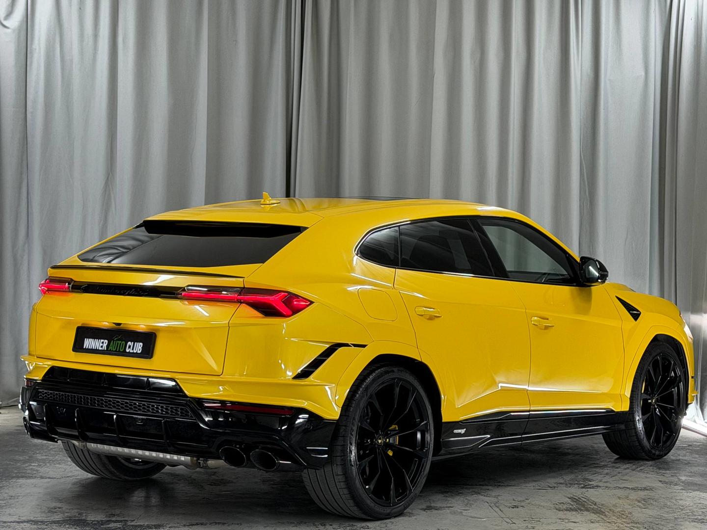Lamborghini Urus 2023 — photo 2