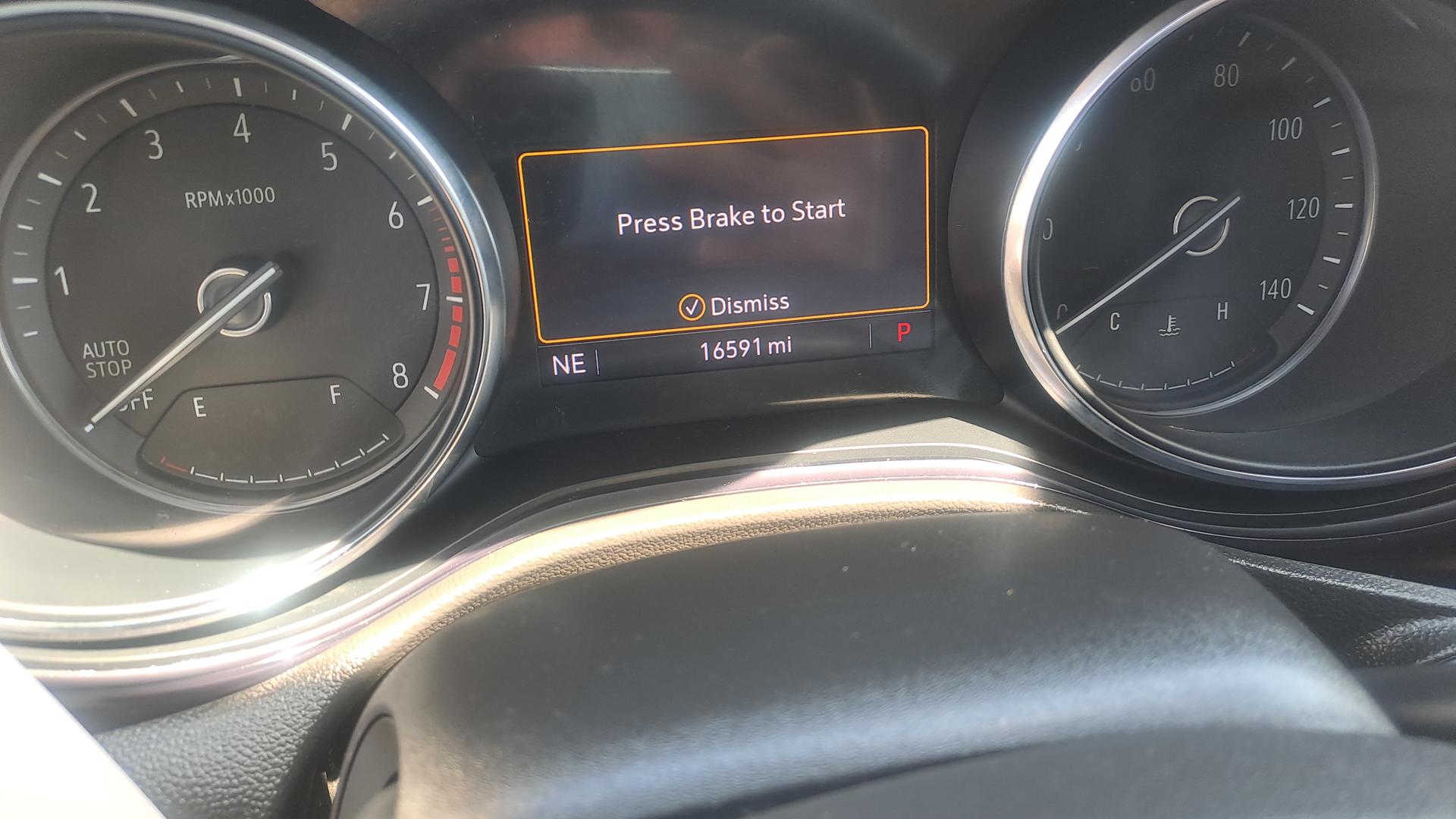 Buick Encore 2022 — photo 2