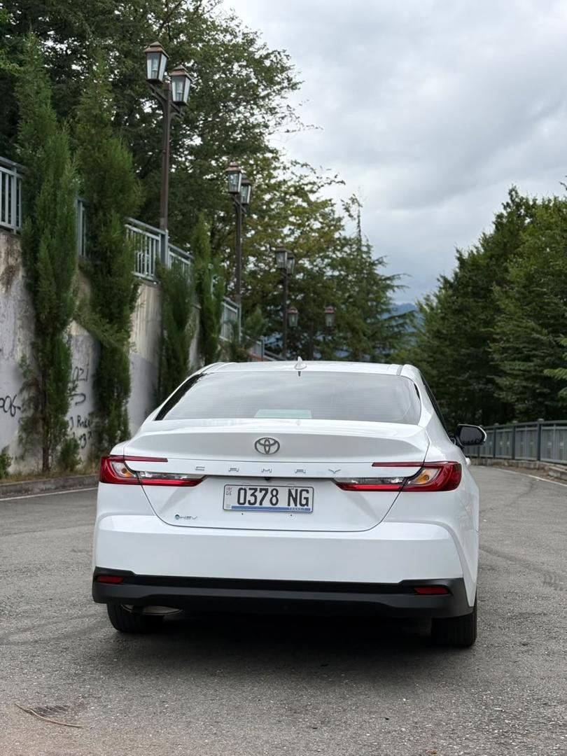 Toyota Camry 2025 — photo 2
